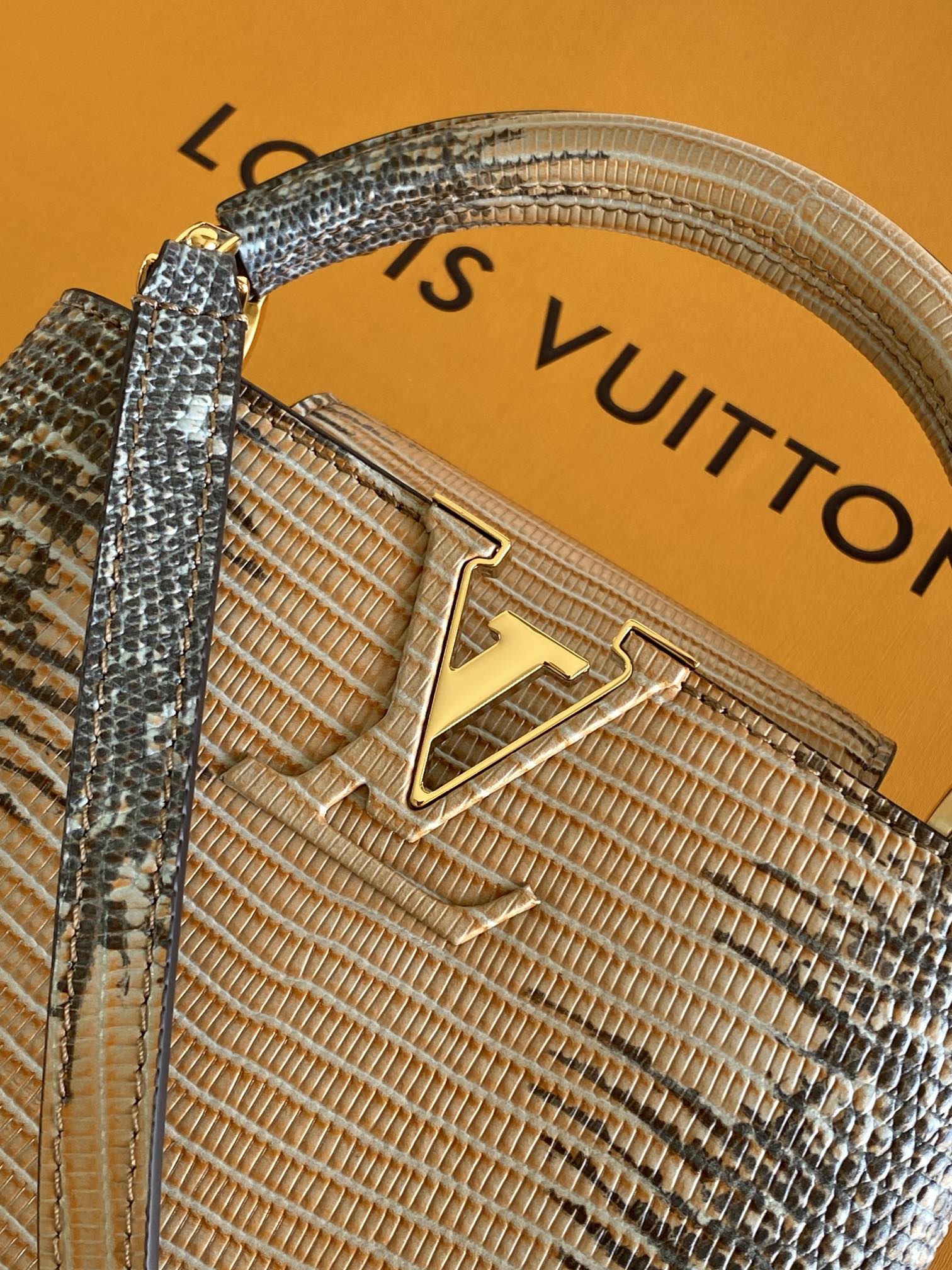 LV 原單 女款 Capucines 蛇紋手提包 高級斜背包| 11 LV 原單 女款 Capucines 蛇紋手提包 高級斜背包