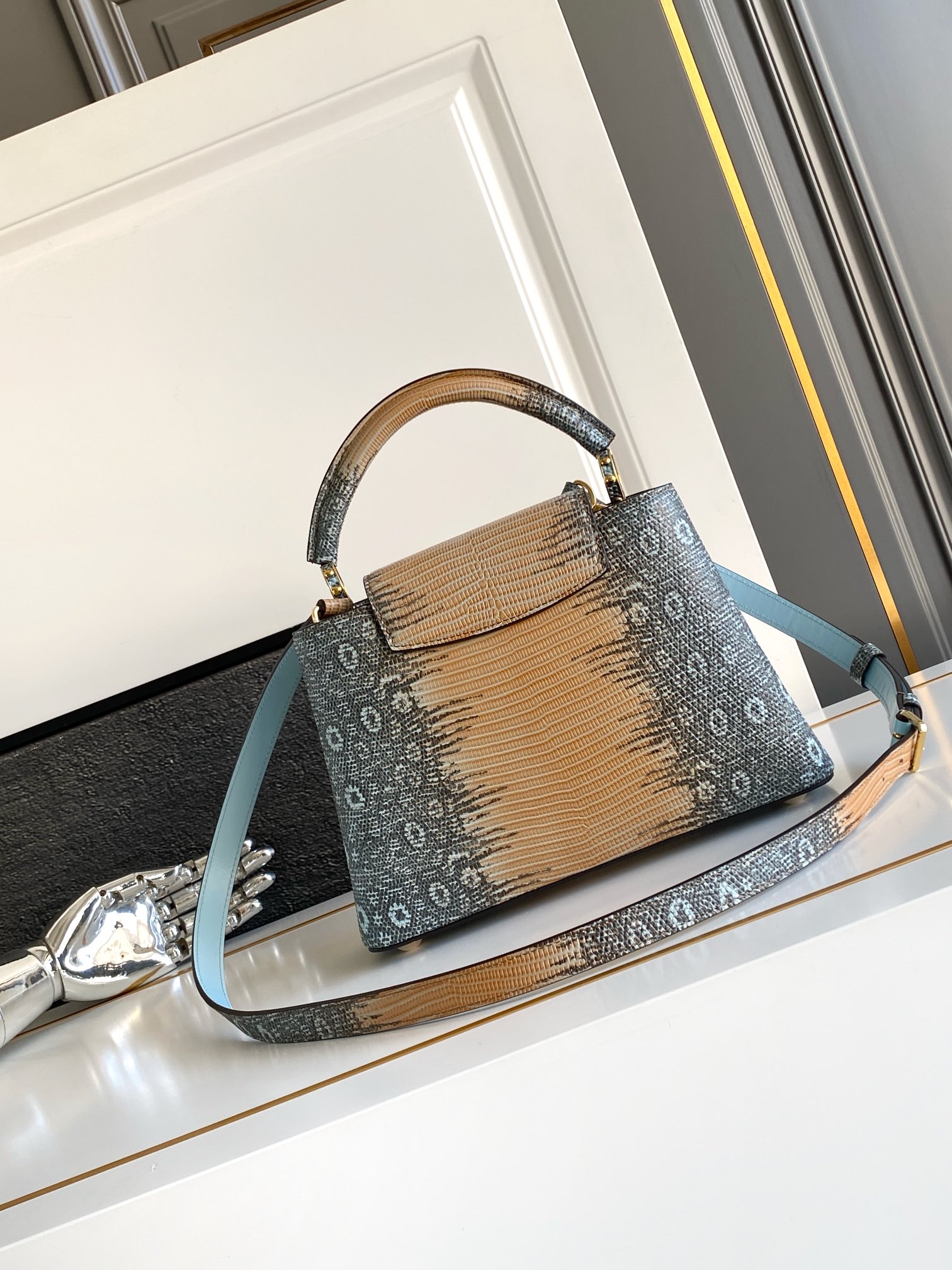 LV 高仿 女款 Capucines 粉色蛇紋手提包 氣質斜背包| 13 LV 高仿 女款 Capucines 粉色蛇紋手提包 氣質斜背包