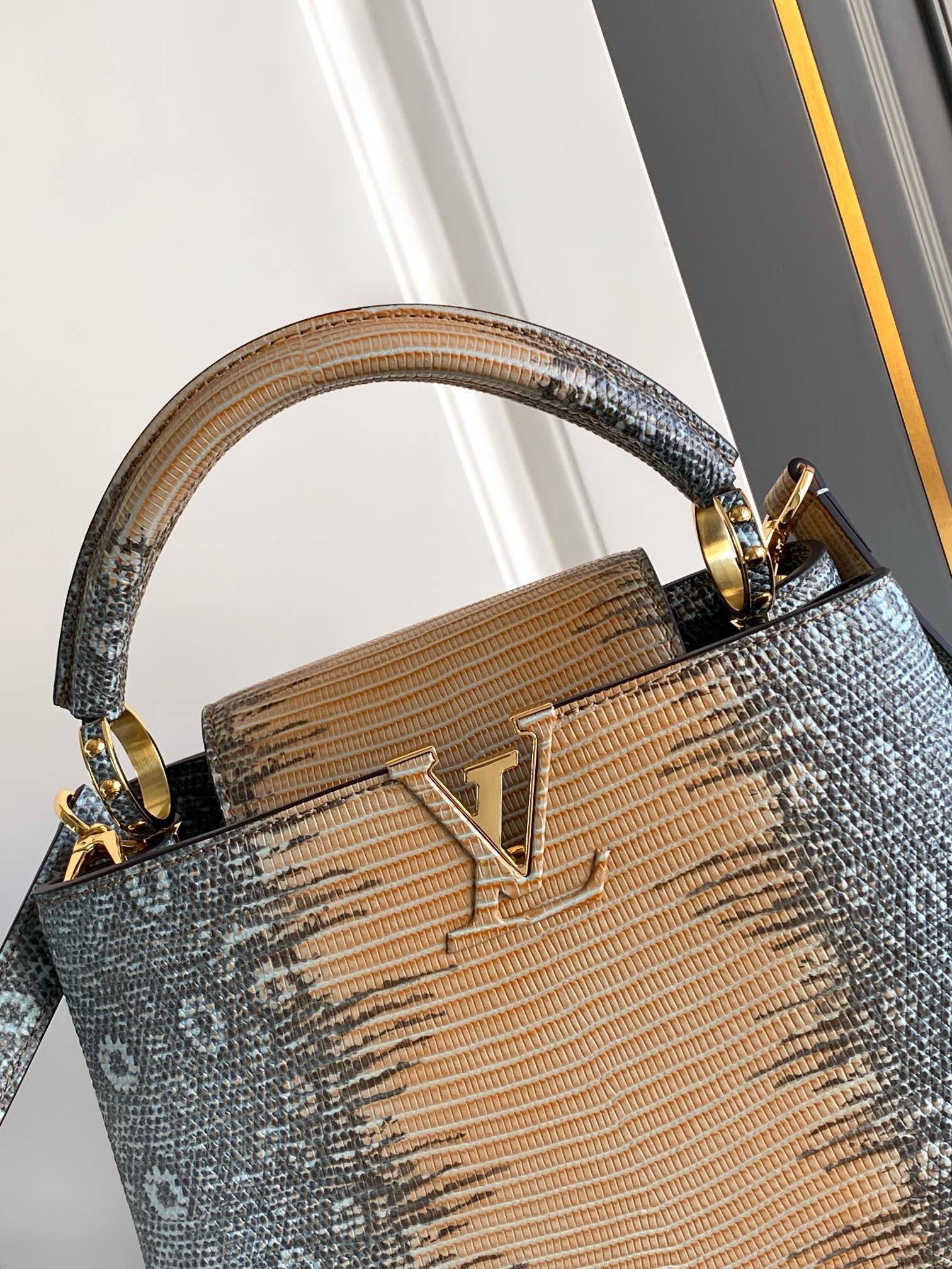 LV 高仿 女款 Capucines 粉色蛇紋手提包 氣質斜背包| 11 LV 高仿 女款 Capucines 粉色蛇紋手提包 氣質斜背包
