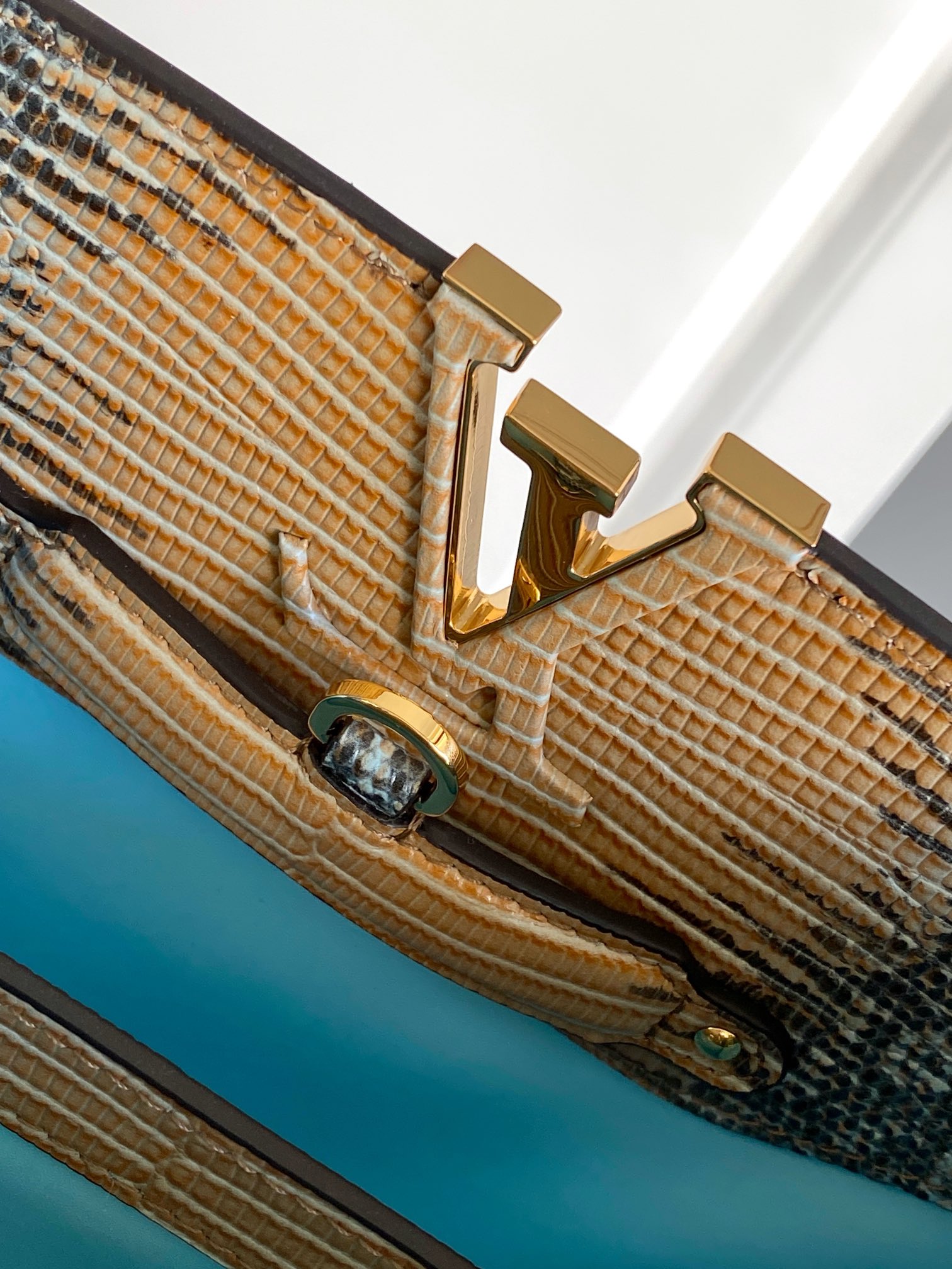 LV 高仿 女款 Capucines 粉色蛇紋手提包 氣質斜背包| 8 LV 高仿 女款 Capucines 粉色蛇紋手提包 氣質斜背包