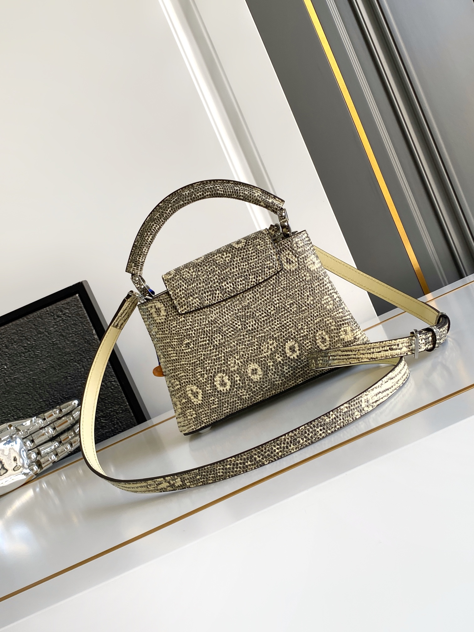 LV 一比一 女款 Multicolor 白色鏈條斜背包 時尚小包| 13 LV 一比一 女款 Multicolor 白色鏈條斜背包 時尚小包