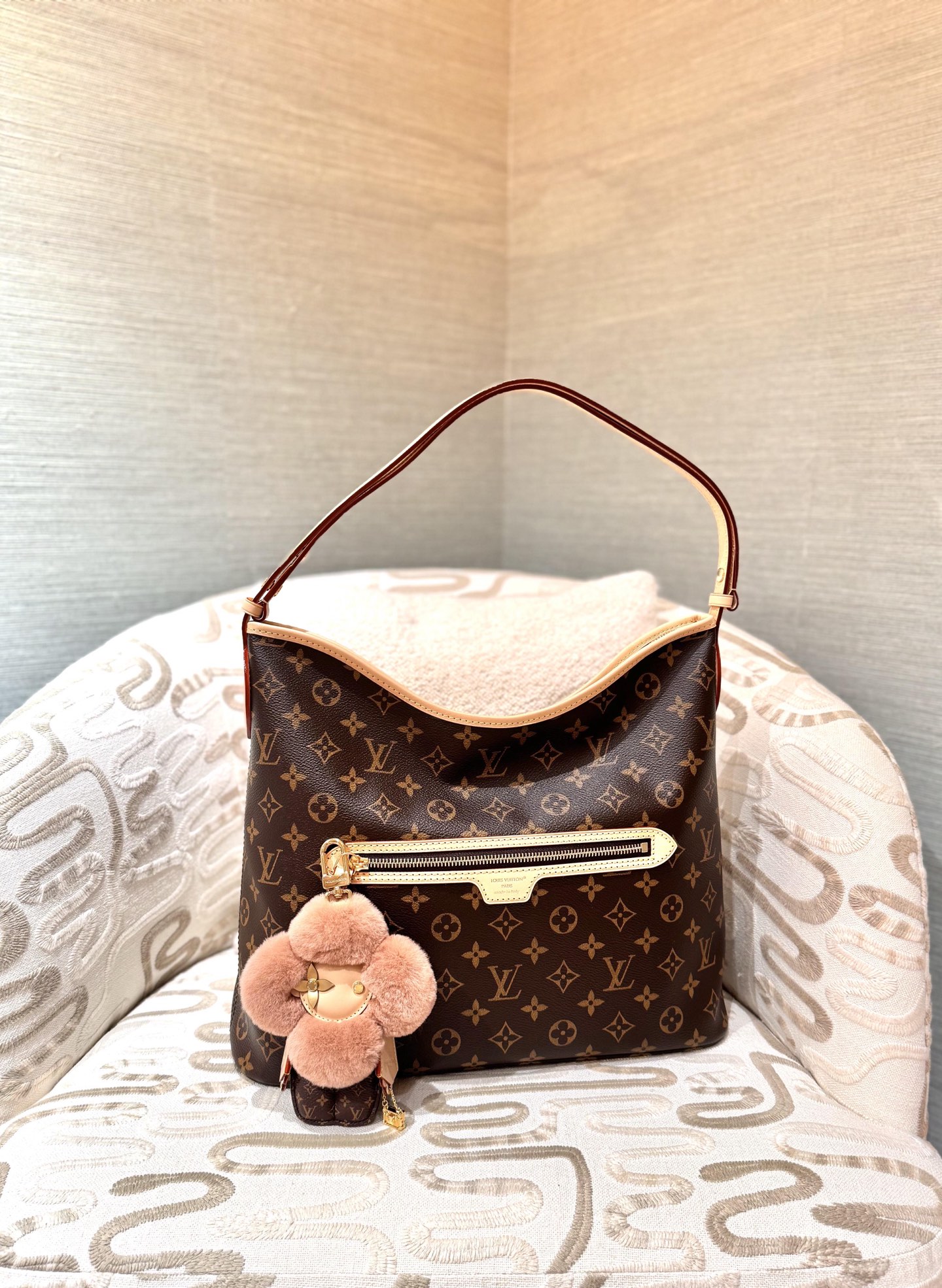 LV 高仿 女款 Monogram 老花腋下包 經典單肩包 時尚百搭| 12 LV 高仿 女款 Monogram 老花腋下包 經典單肩包 時尚百搭