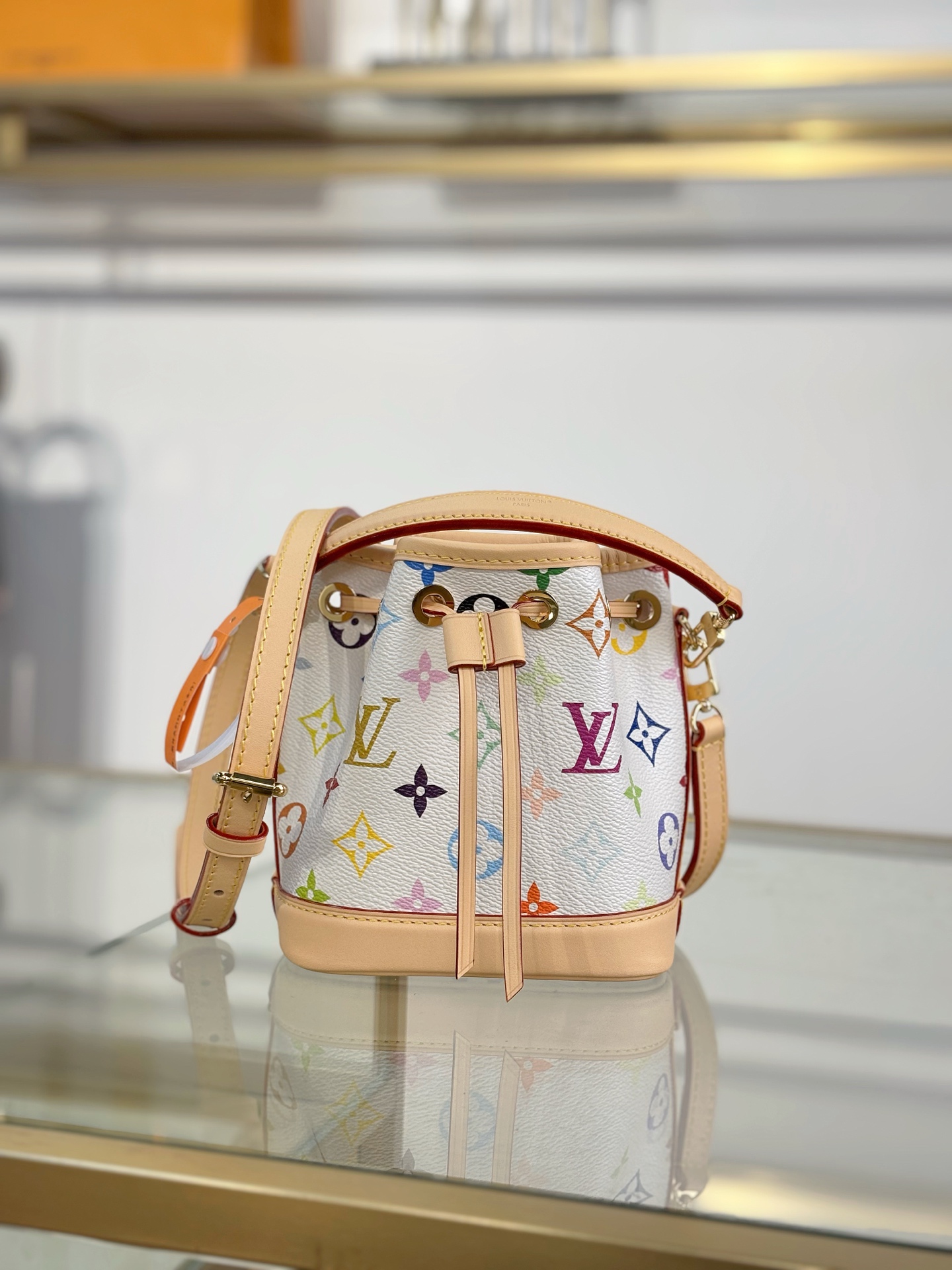 LV 高仿 女款 Capucines 白色花紋手提包 高級斜背包| 14 LV 高仿 女款 Capucines 白色花紋手提包 高級斜背包
