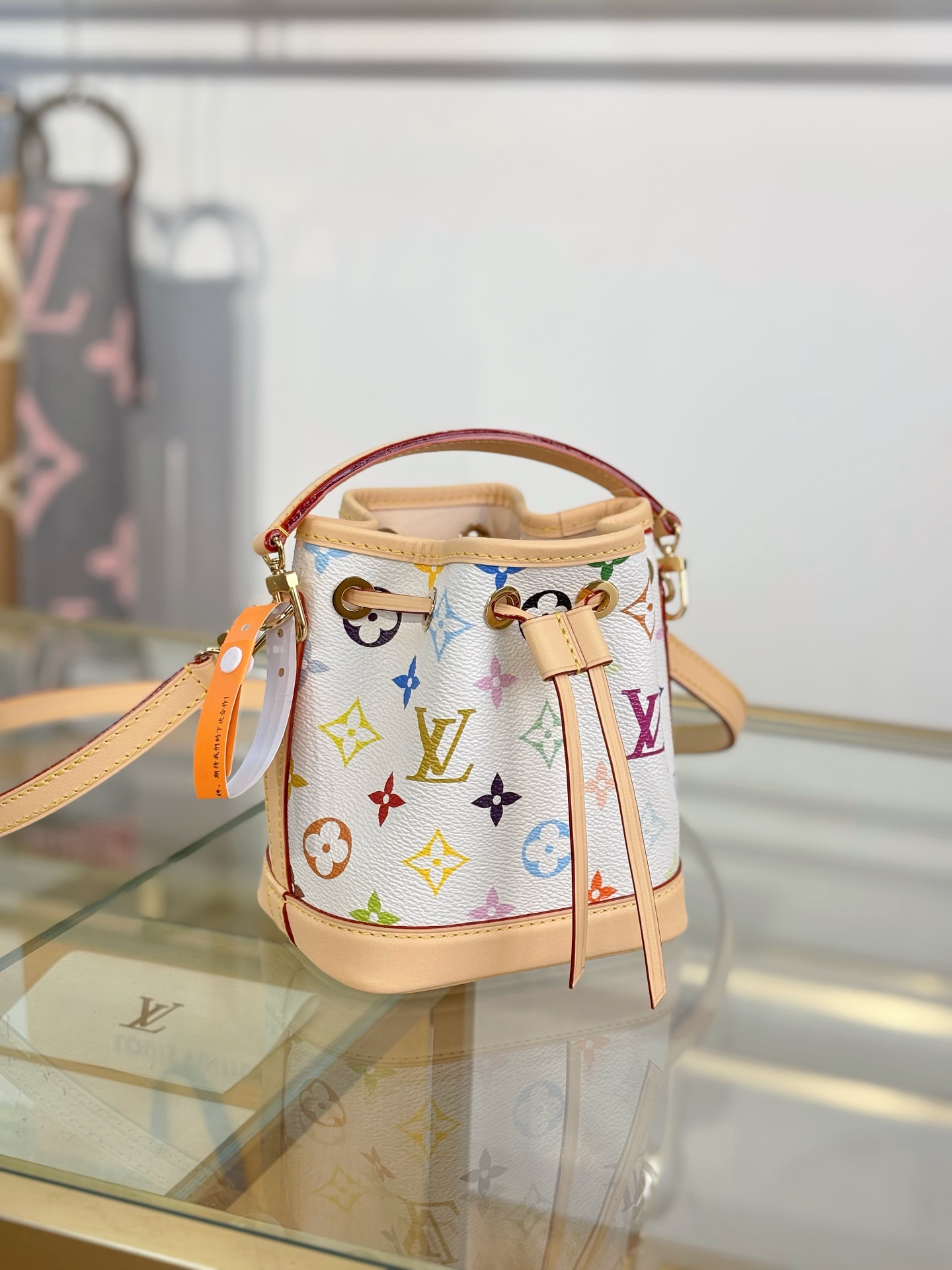 LV 高仿 女款 Capucines 白色花紋手提包 高級斜背包| 13 LV 高仿 女款 Capucines 白色花紋手提包 高級斜背包