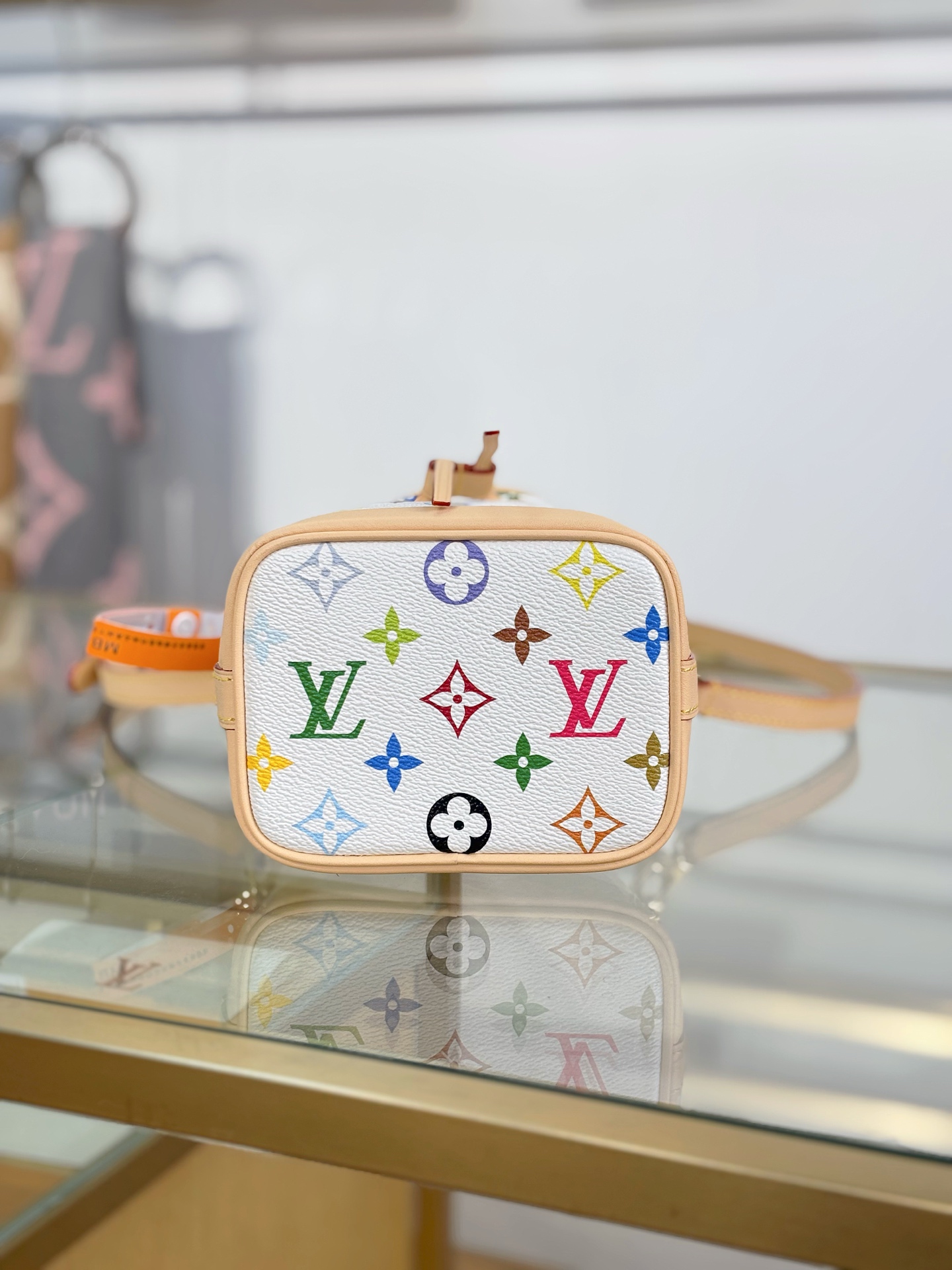 LV 高仿 女款 Capucines 白色花紋手提包 高級斜背包| 7 LV 高仿 女款 Capucines 白色花紋手提包 高級斜背包