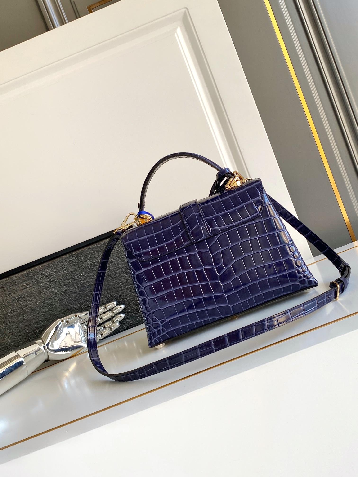 LV 原單 女款 Capucines 深藍色迷你手提包 精緻斜背包| 13 LV 原單 女款 Capucines 深藍色迷你手提包 精緻斜背包
