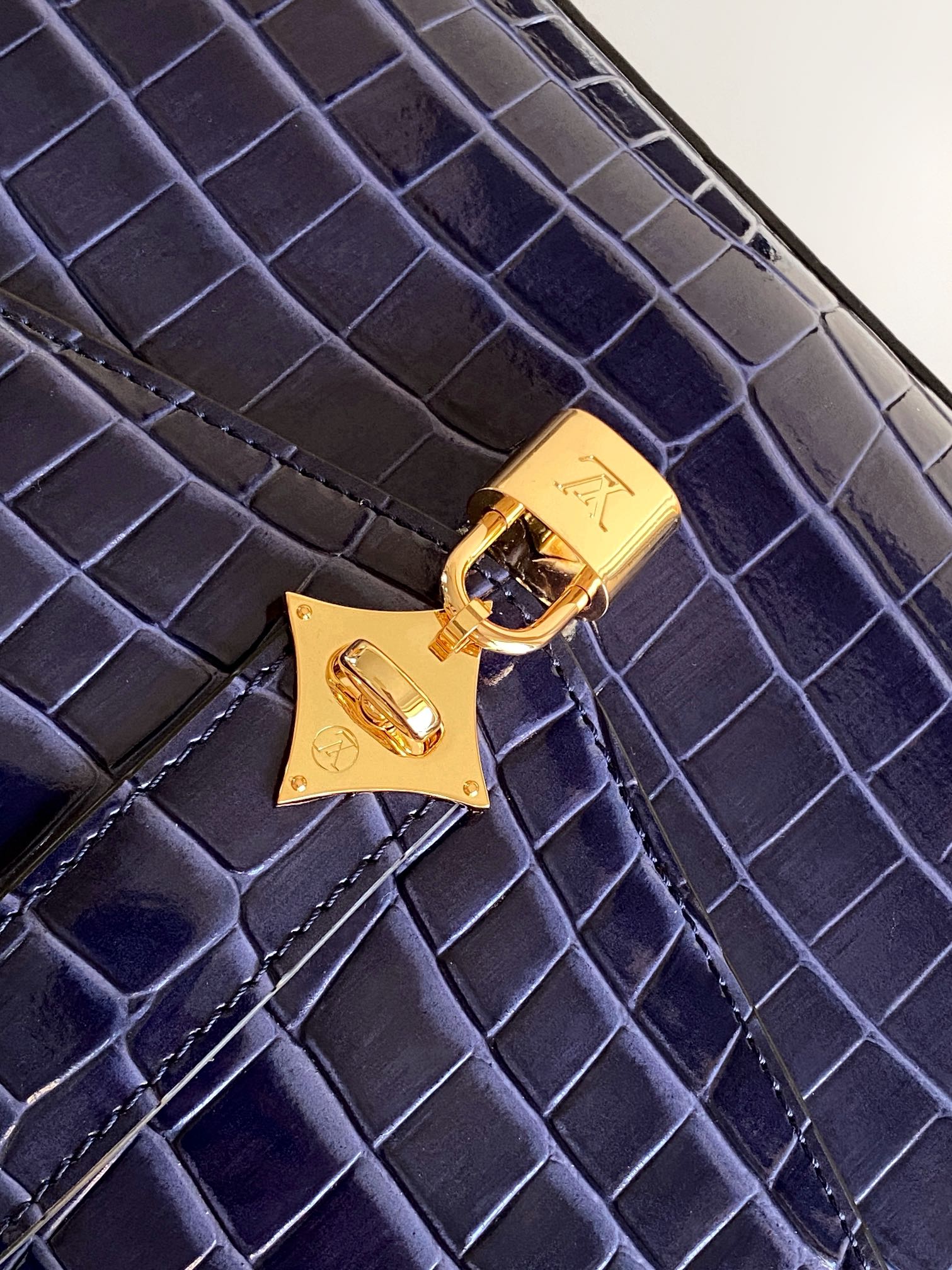 LV 原單 女款 Capucines 深藍色迷你手提包 精緻斜背包| 11 LV 原單 女款 Capucines 深藍色迷你手提包 精緻斜背包