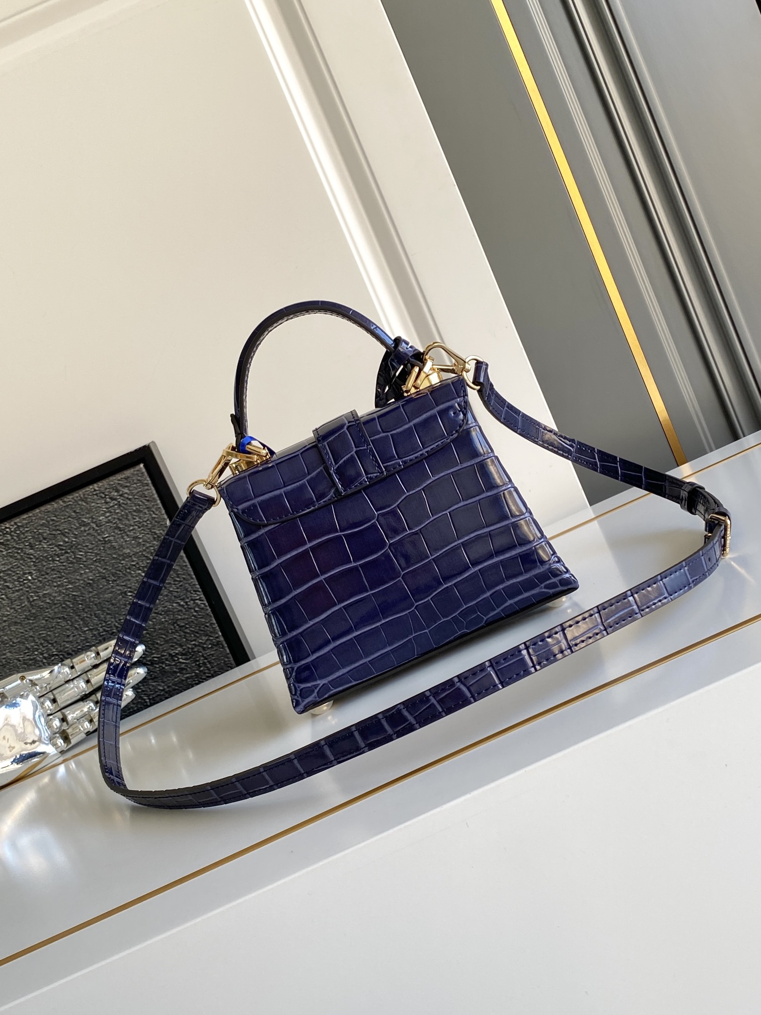 LV 原單 女款 Capucines 深藍鱷魚紋手提包 高級斜背包| 13 LV 原單 女款 Capucines 深藍鱷魚紋手提包 高級斜背包