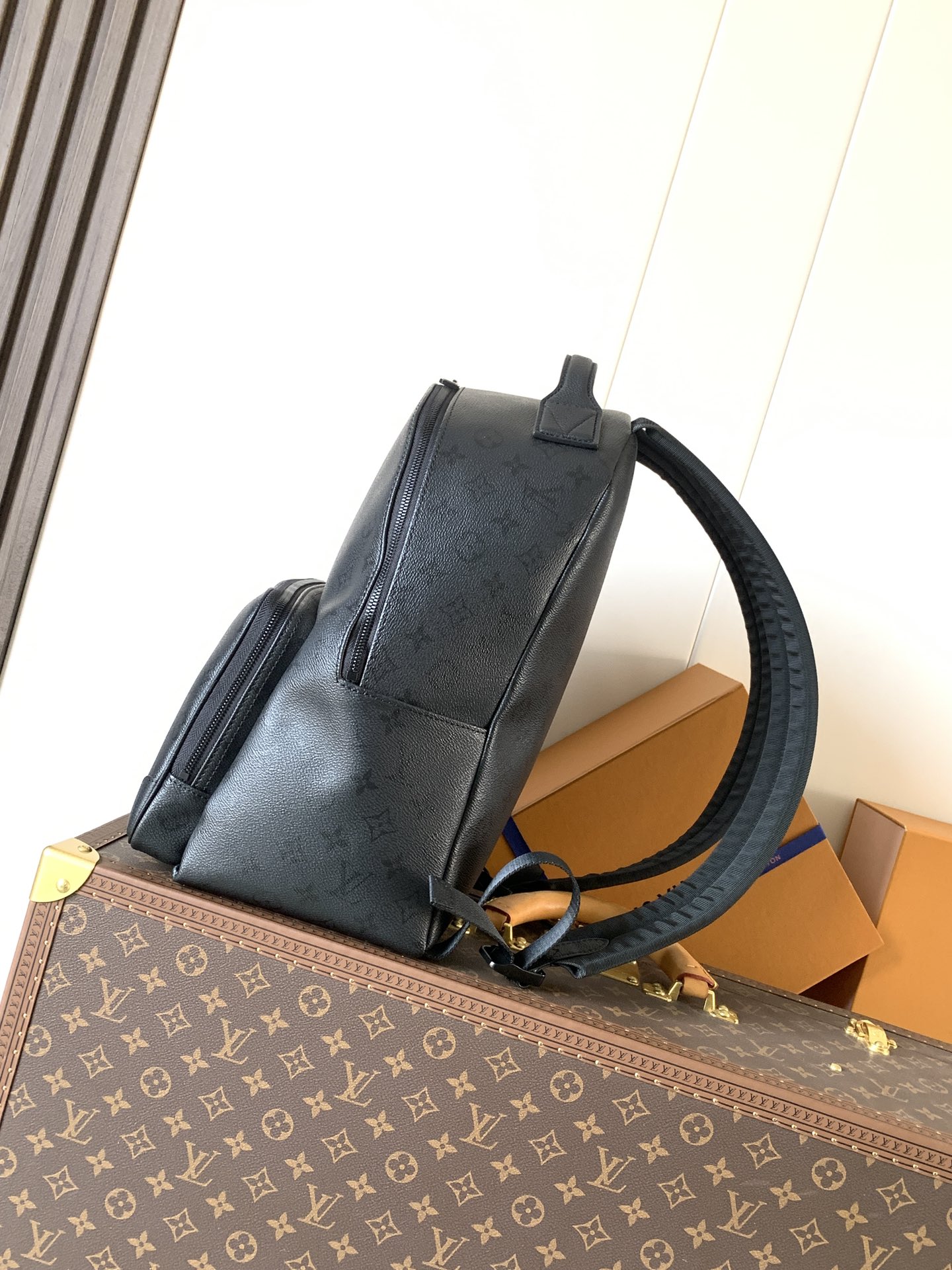 LV A貨 男款 Monogram 黑色壓紋後背包 通勤背包| 14 LV A貨 男款 Monogram 黑色壓紋後背包 通勤背包
