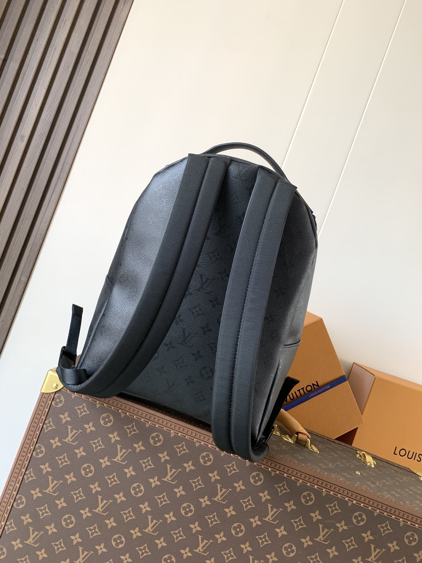 LV A貨 男款 Monogram 黑色壓紋後背包 通勤背包| 13 LV A貨 男款 Monogram 黑色壓紋後背包 通勤背包