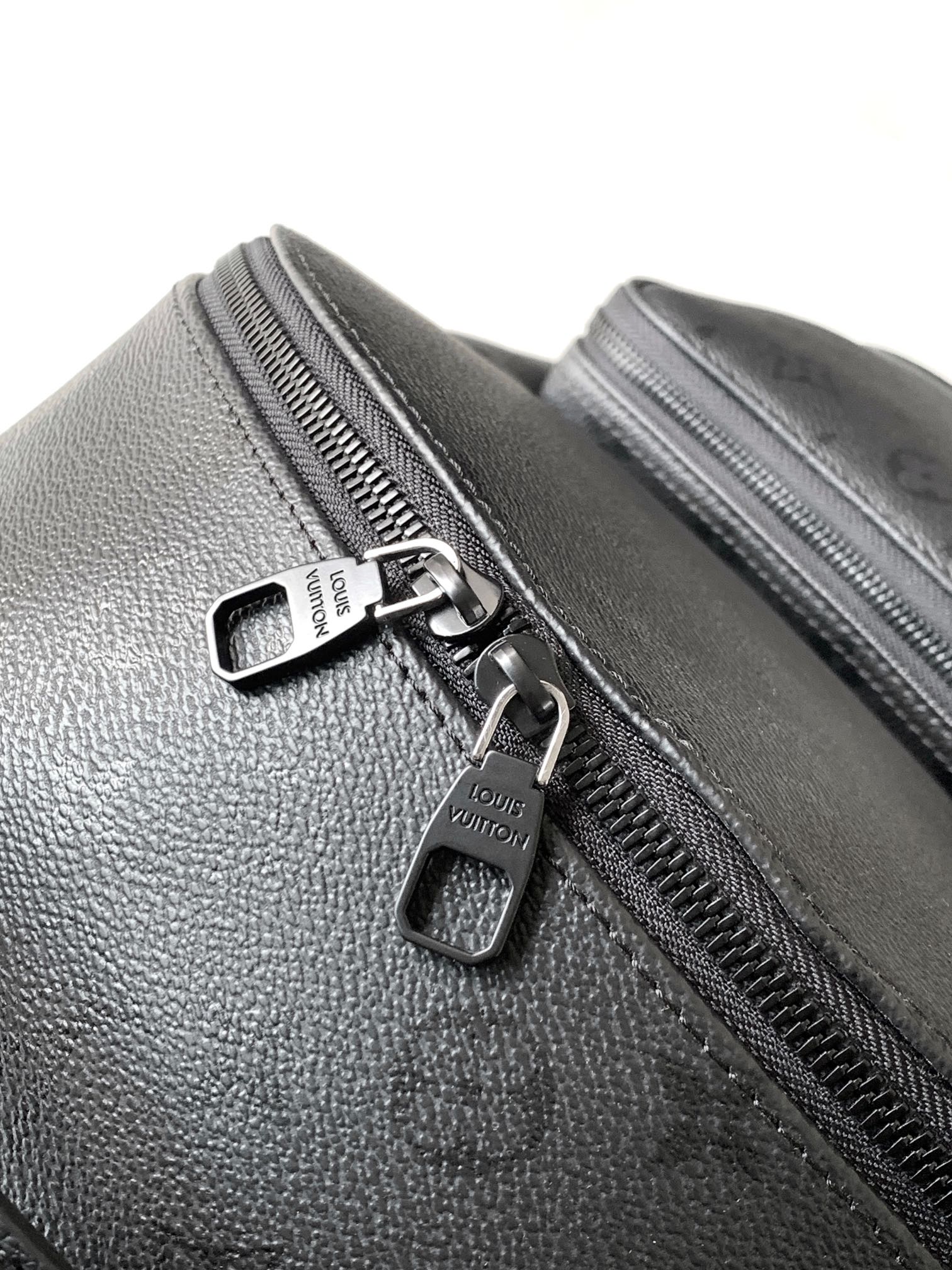 LV A貨 男款 Monogram 黑色壓紋後背包 通勤背包| 10 LV A貨 男款 Monogram 黑色壓紋後背包 通勤背包