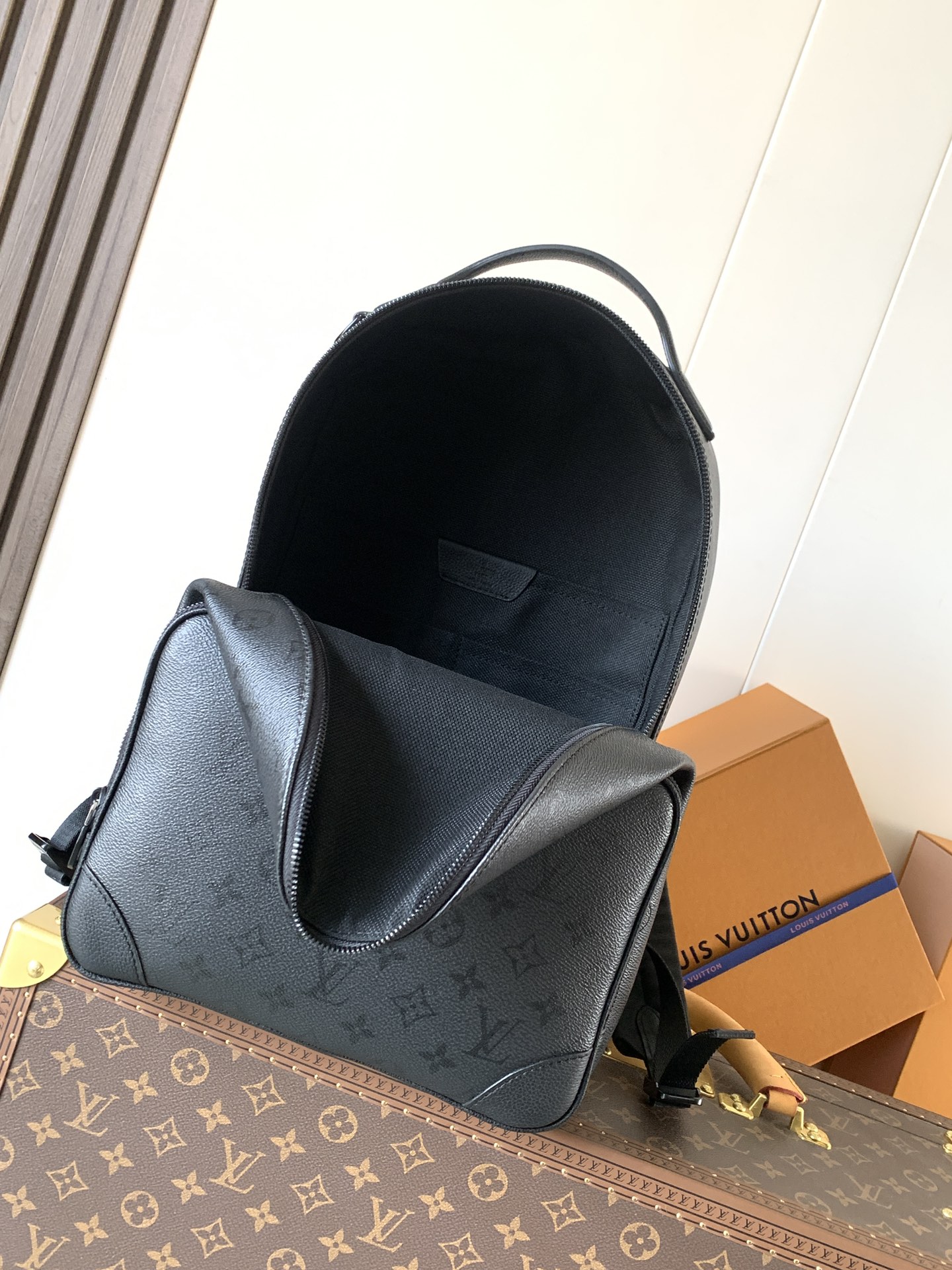 LV A貨 男款 Monogram 黑色壓紋後背包 通勤背包| 8 LV A貨 男款 Monogram 黑色壓紋後背包 通勤背包