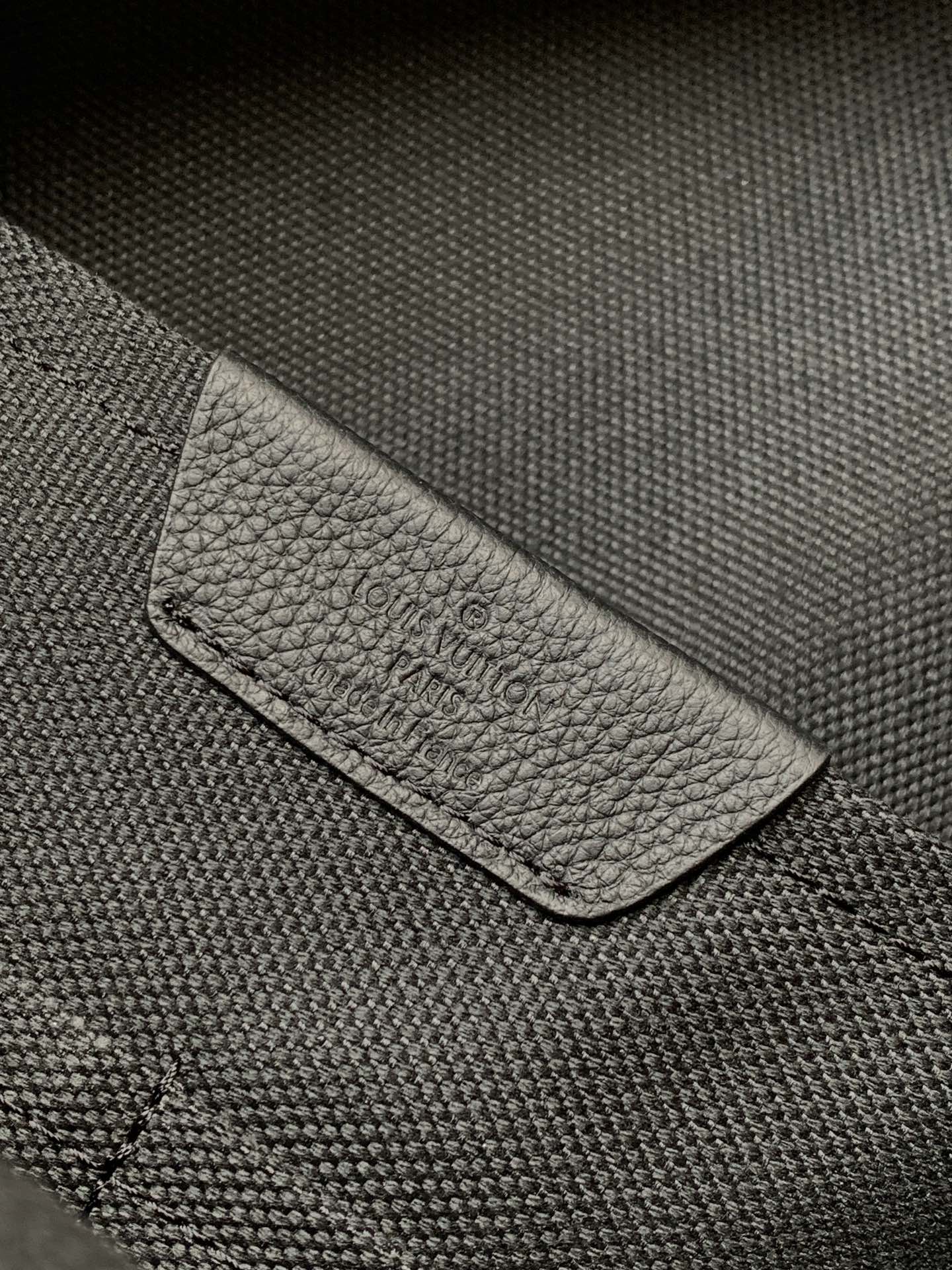 LV A貨 男款 Monogram 黑色壓紋後背包 通勤背包| 7 LV A貨 男款 Monogram 黑色壓紋後背包 通勤背包