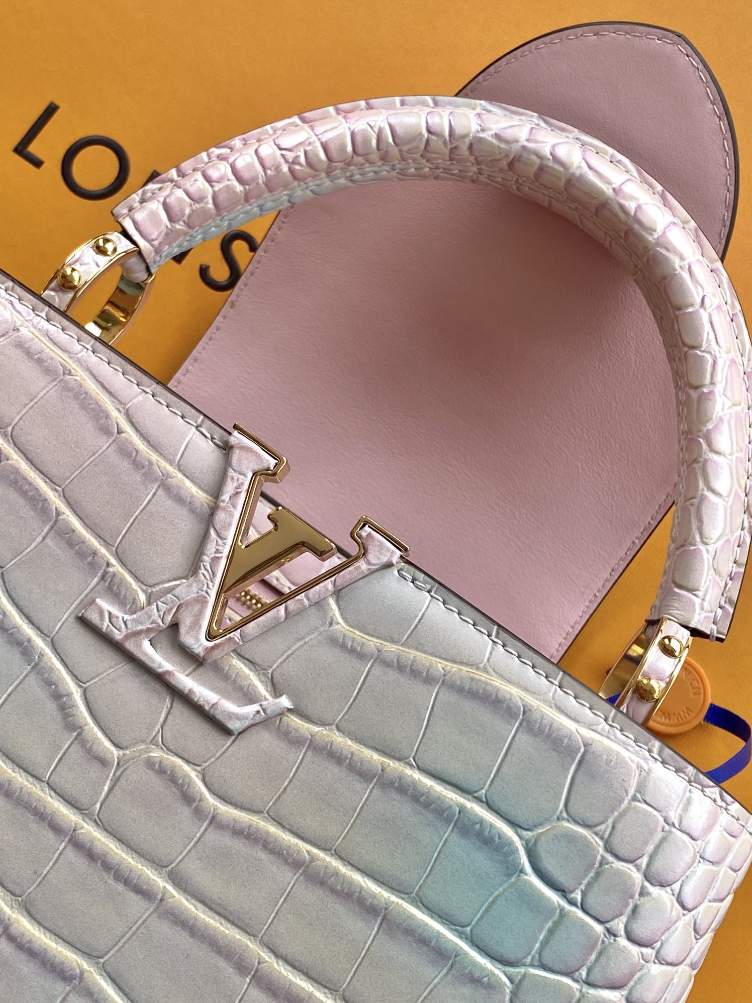 LV 高仿 女款 Capucines 彩虹漸層手提包 氣質斜背包| 11 LV 高仿 女款 Capucines 彩虹漸層手提包 氣質斜背包