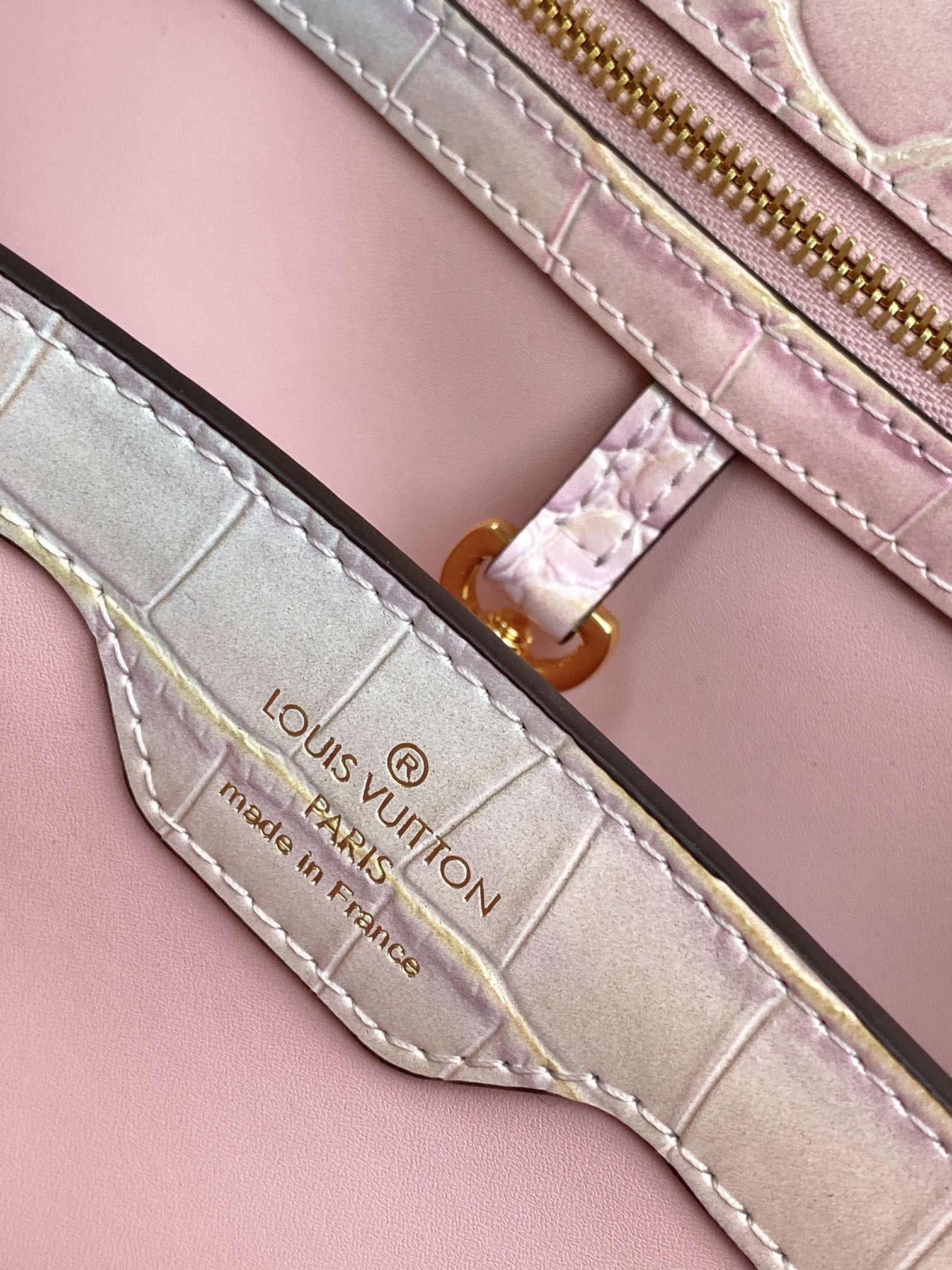 LV 高仿 女款 Capucines 彩虹漸層手提包 氣質斜背包| 7 LV 高仿 女款 Capucines 彩虹漸層手提包 氣質斜背包