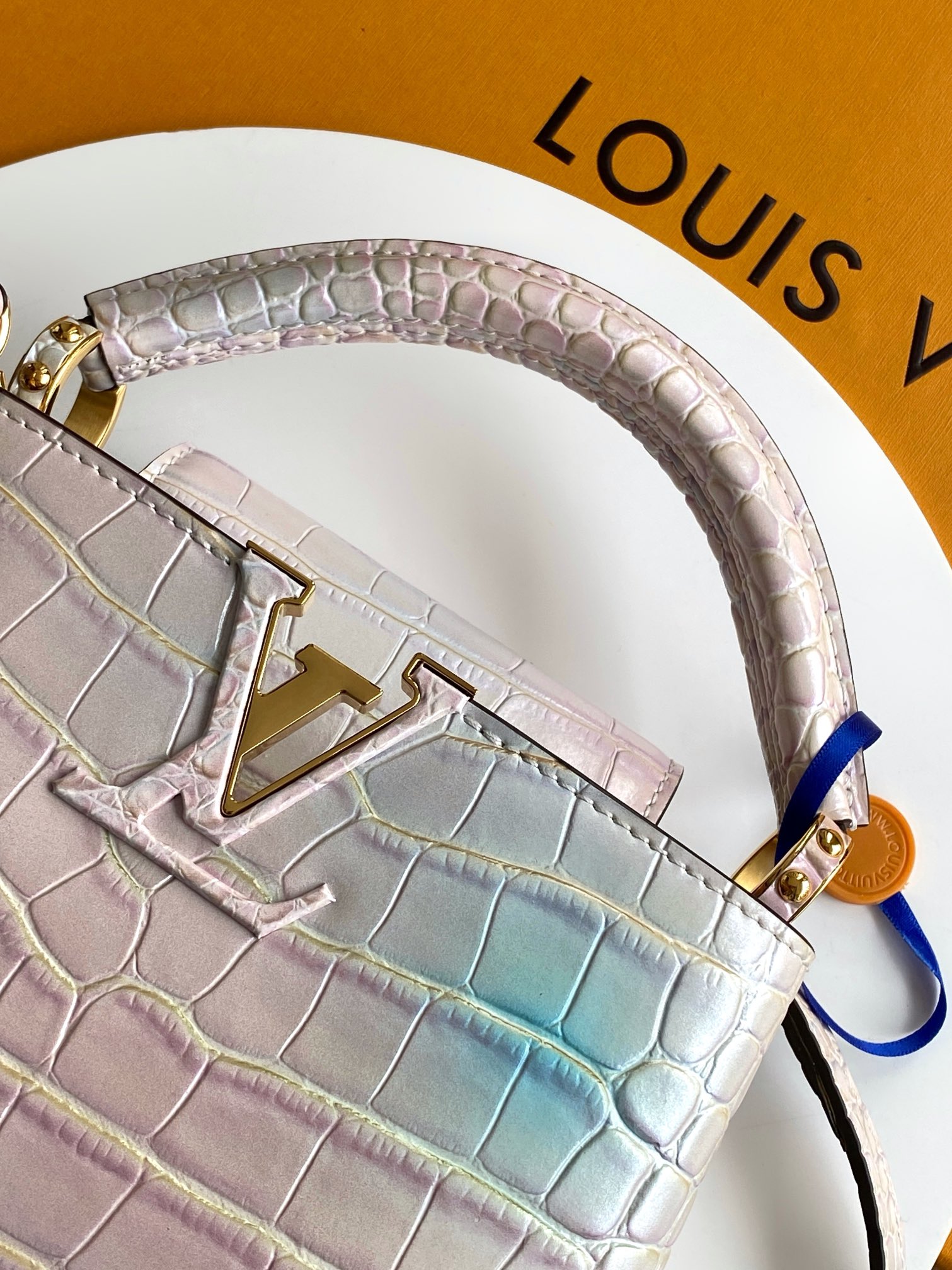 LV 一比一 女款 Capucines 彩虹迷你手提包 時尚斜背包| 11 LV 一比一 女款 Capucines 彩虹迷你手提包 時尚斜背包