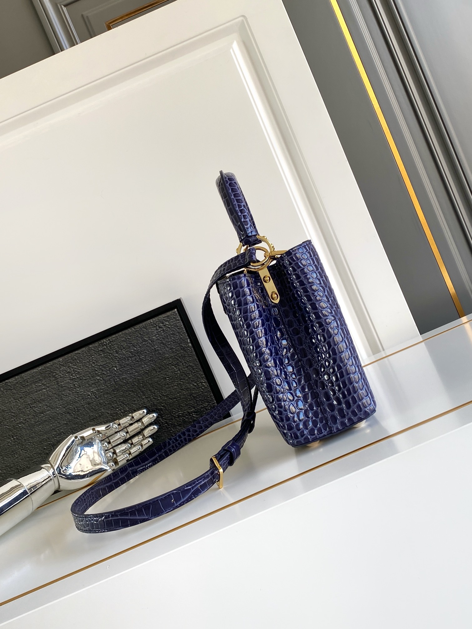 LV 原單 女款 Capucines 深藍鱷魚紋手提包 高級斜背包| 14 LV 原單 女款 Capucines 深藍鱷魚紋手提包 高級斜背包