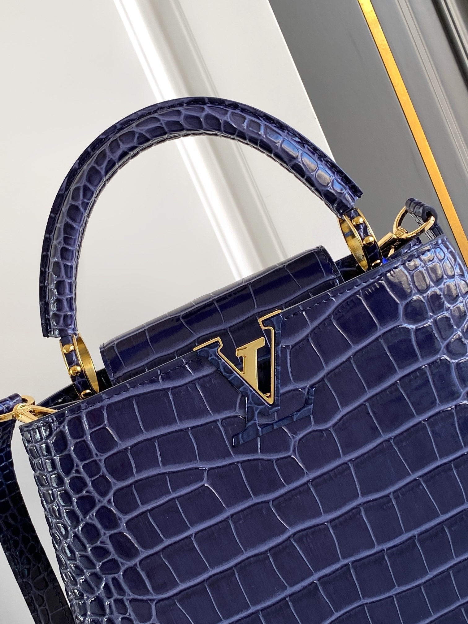 LV 原單 女款 Capucines 深藍鱷魚紋手提包 高級斜背包| 11 LV 原單 女款 Capucines 深藍鱷魚紋手提包 高級斜背包