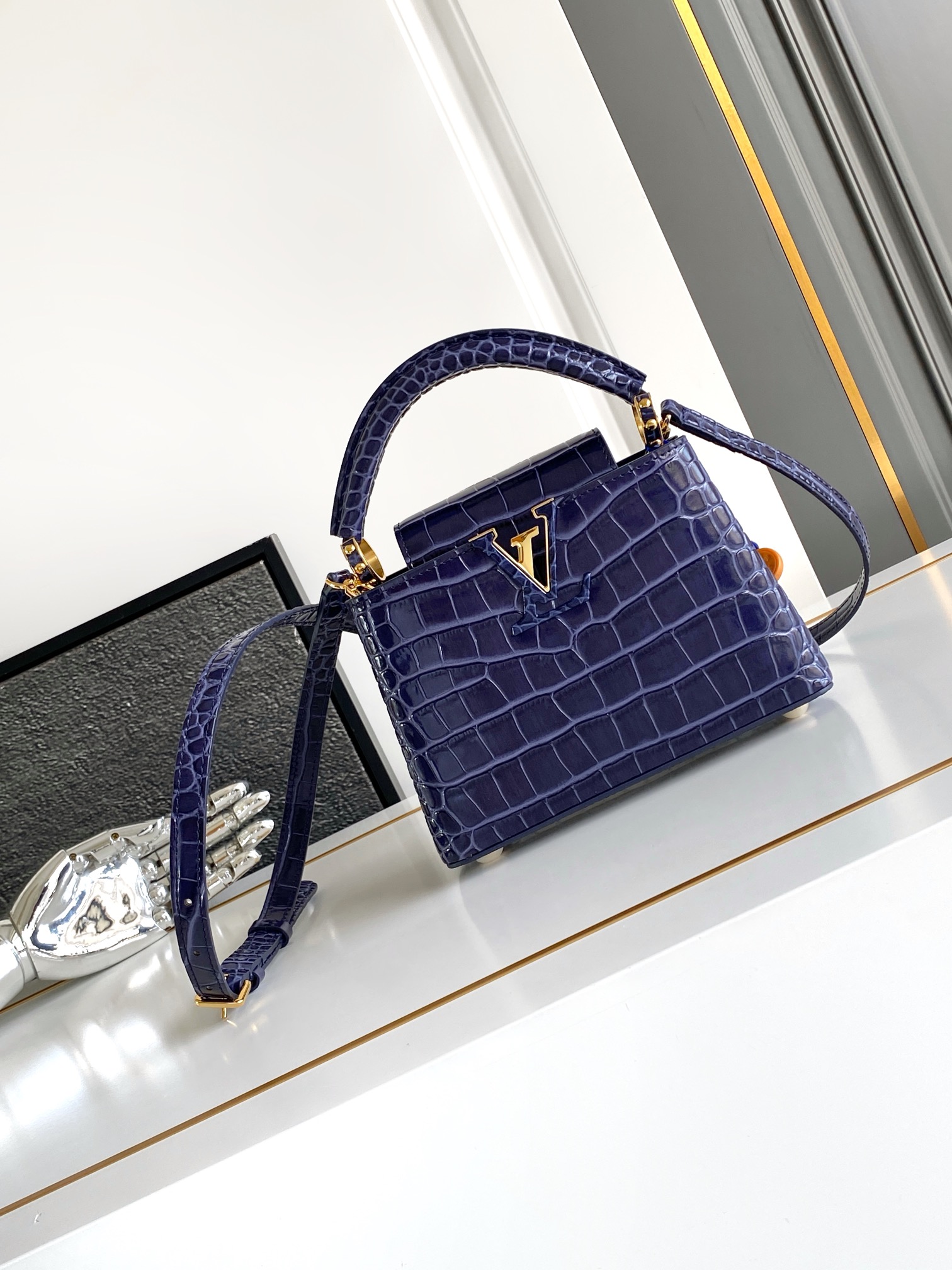 LV 高仿 女款 Capucines 深蓝色迷你手提包 小巧斜背包
