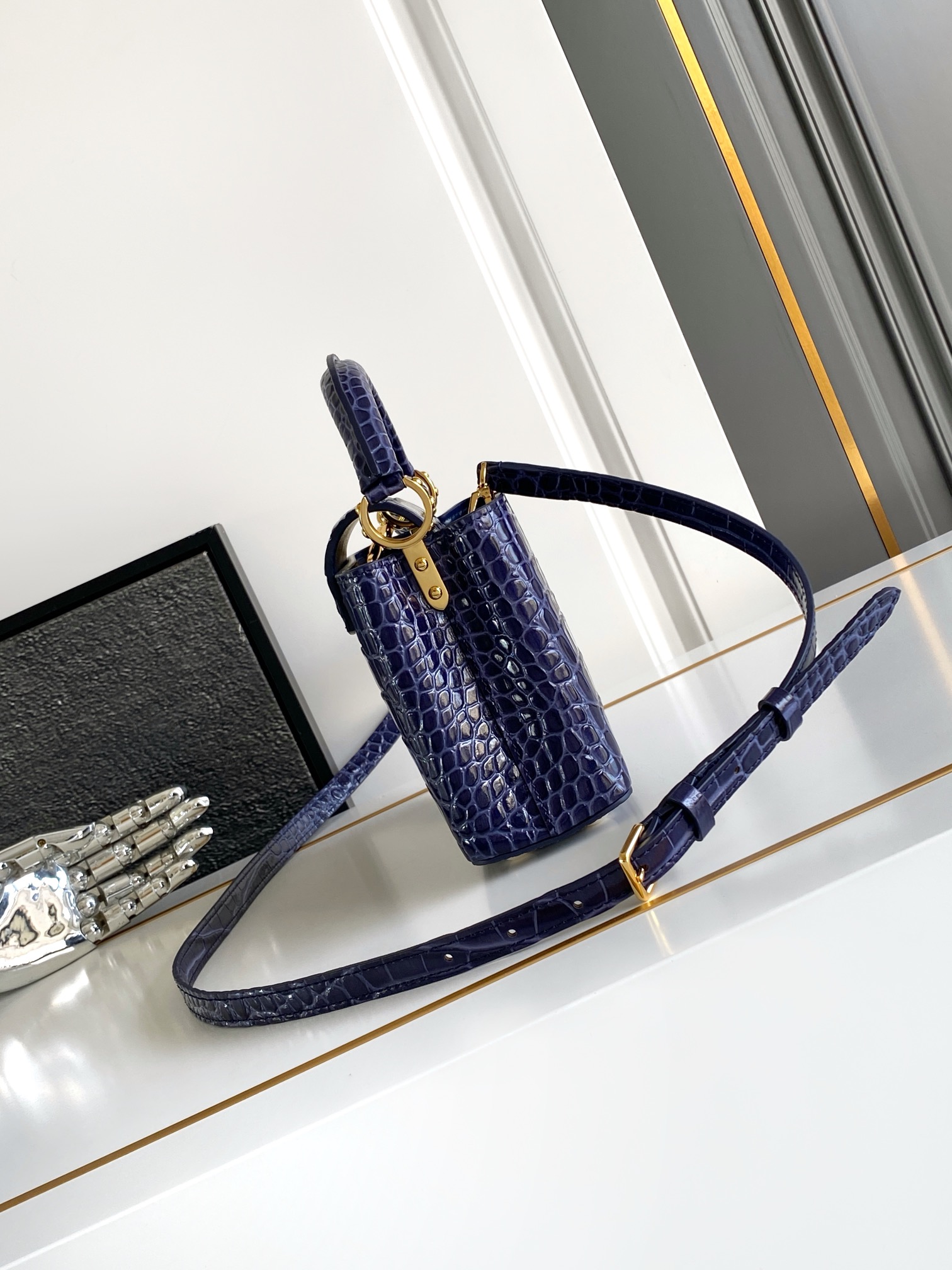 LV 高仿 女款 Capucines 深蓝色迷你手提包 小巧斜背包| 14 LV 高仿 女款 Capucines 深蓝色迷你手提包 小巧斜背包