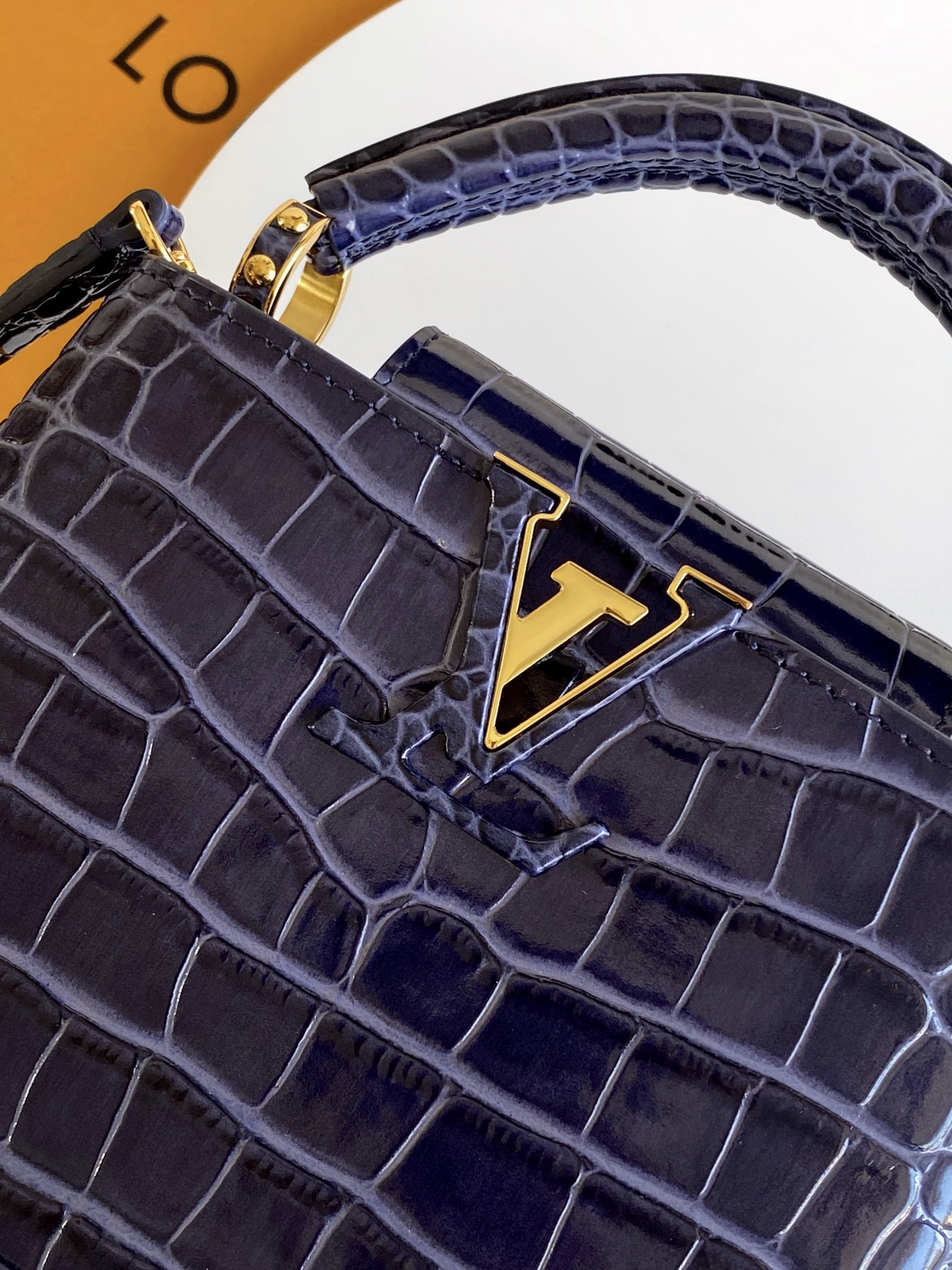 LV 高仿 女款 Capucines 深蓝色迷你手提包 小巧斜背包| 11 LV 高仿 女款 Capucines 深蓝色迷你手提包 小巧斜背包