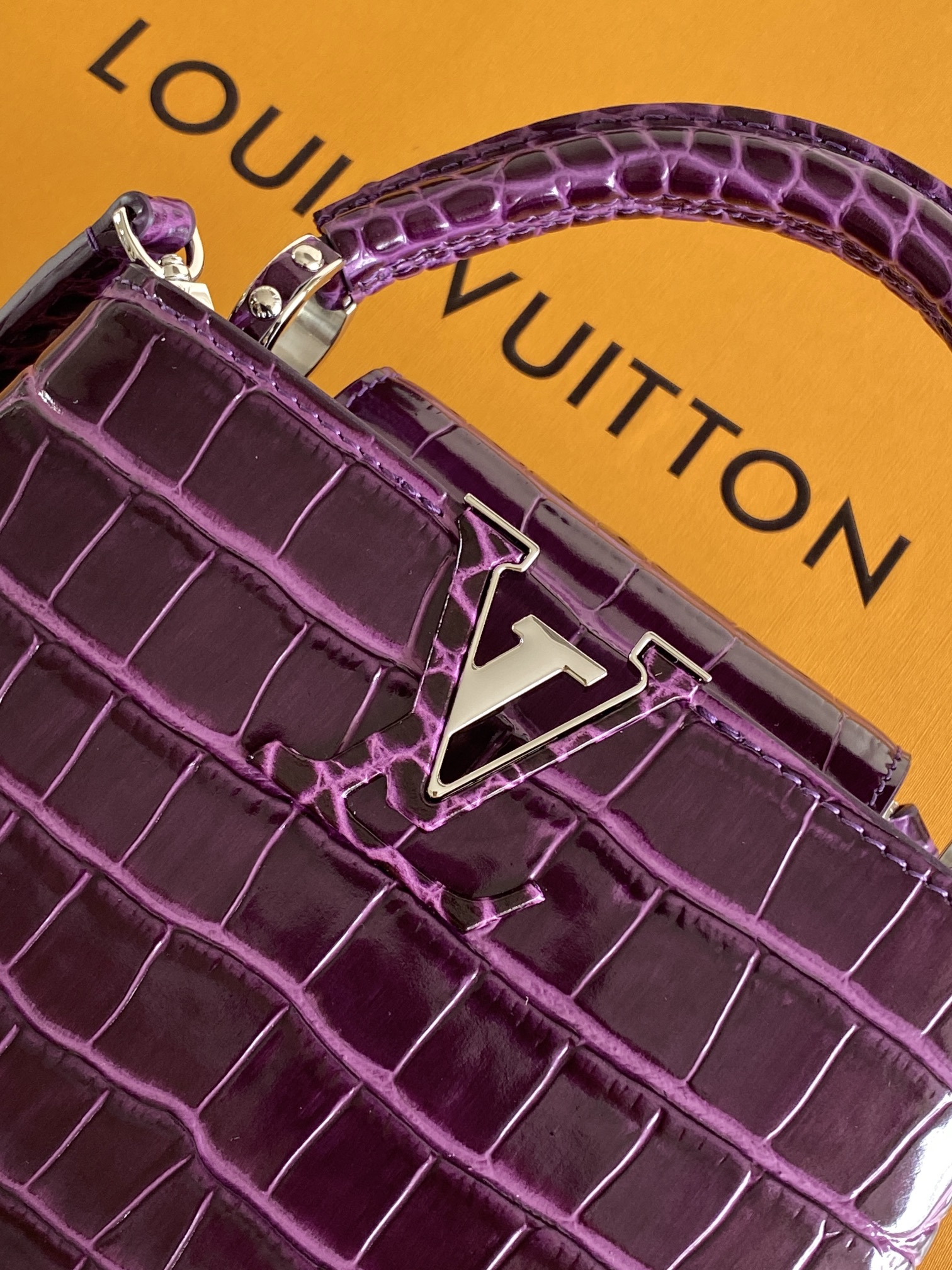 LV 高仿 女款 Capucines 紫色迷你斜背包 時尚手提包| 11 LV 高仿 女款 Capucines 紫色迷你斜背包 時尚手提包