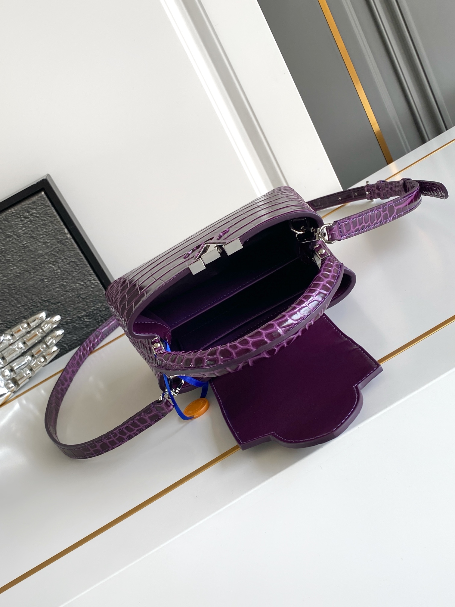LV 高仿 女款 Capucines 紫色迷你斜背包 時尚手提包| 8 LV 高仿 女款 Capucines 紫色迷你斜背包 時尚手提包