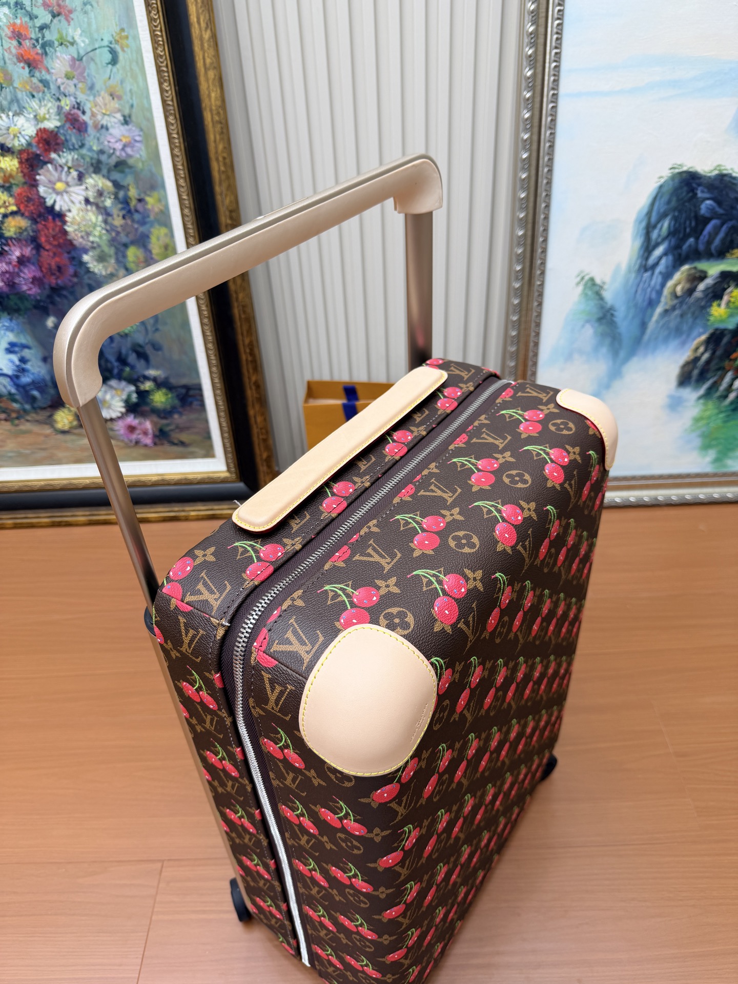 LV 原單 Monogram Cherry 櫻桃印花拉桿箱 Horizon 旅行行李箱| 8 LV 原單 Monogram Cherry 櫻桃印花拉桿箱 Horizon 旅行行李箱