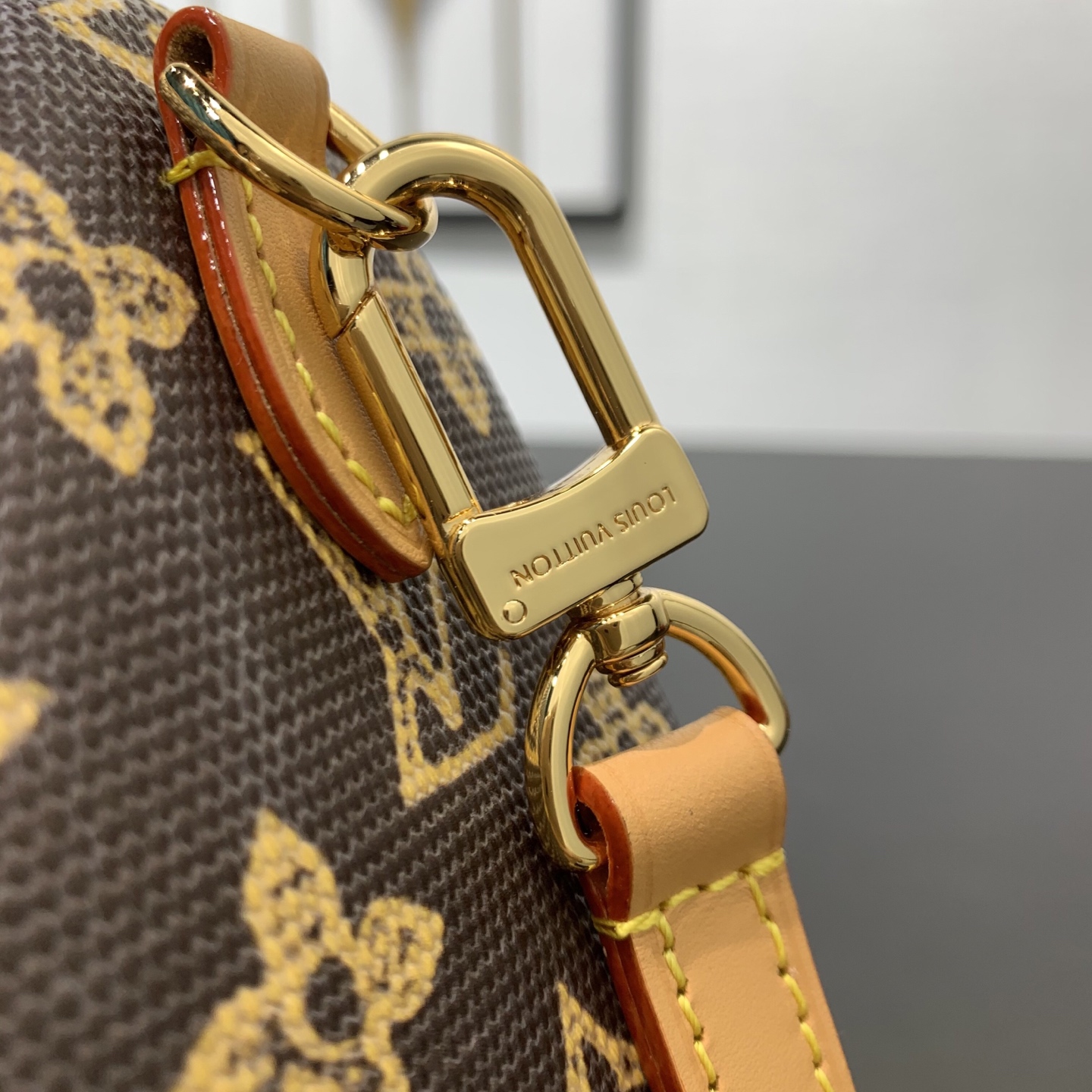 LV 高仿 女款 Nano Speedy 迷你手提斜背包 經典老花 百搭復古風| 16 LV 高仿 女款 Nano Speedy 迷你手提斜背包 經典老花 百搭復古風