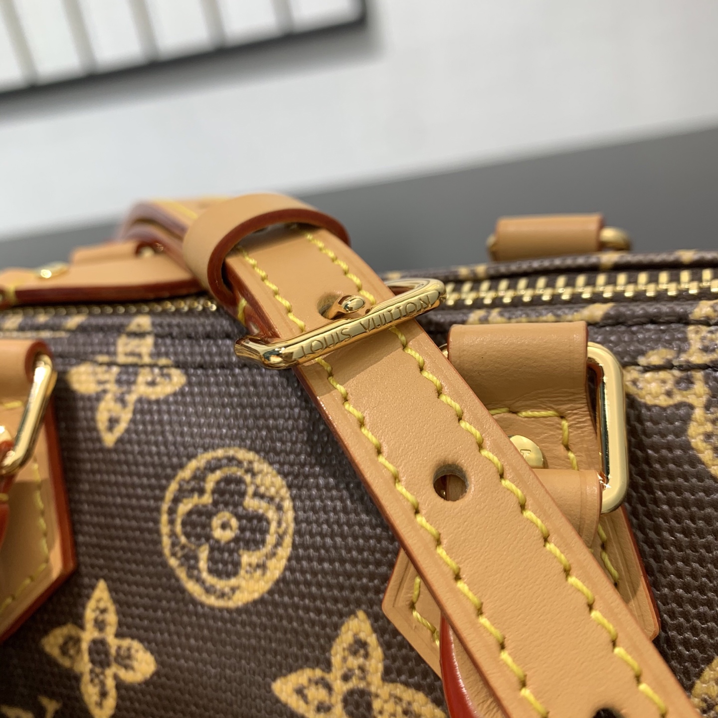 LV 高仿 女款 Nano Speedy 迷你手提斜背包 經典老花 百搭復古風| 15 LV 高仿 女款 Nano Speedy 迷你手提斜背包 經典老花 百搭復古風