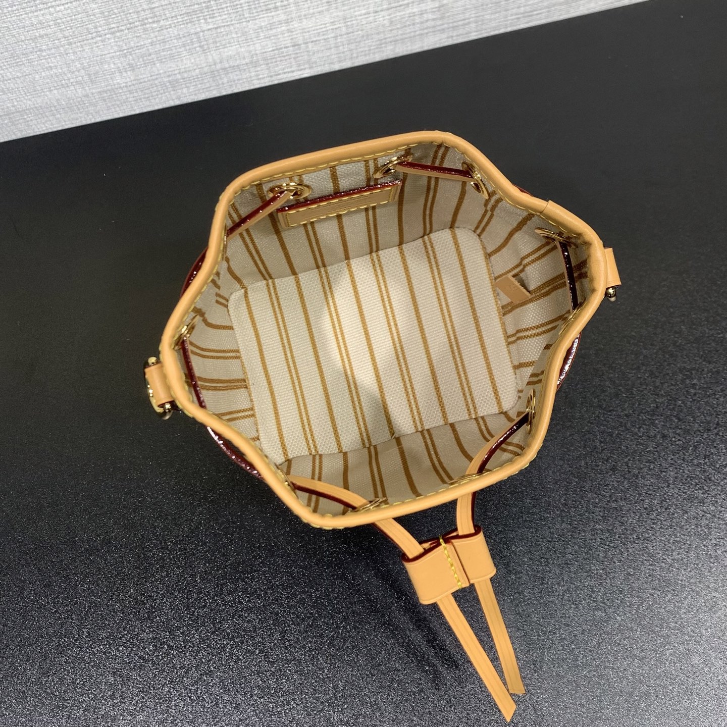 LV 一比一 女款 Nano Noe 水桶包 經典老花 抽繩設計 輕巧百搭款| 11 LV 一比一 女款 Nano Noe 水桶包 經典老花 抽繩設計 輕巧百搭款