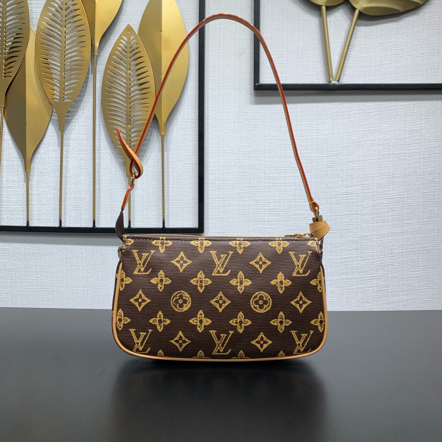 LV 原單 女款 Pochette Accessoires 腋下包 經典老花 簡約百搭款| 14 LV 原單 女款 Pochette Accessoires 腋下包 經典老花 簡約百搭款