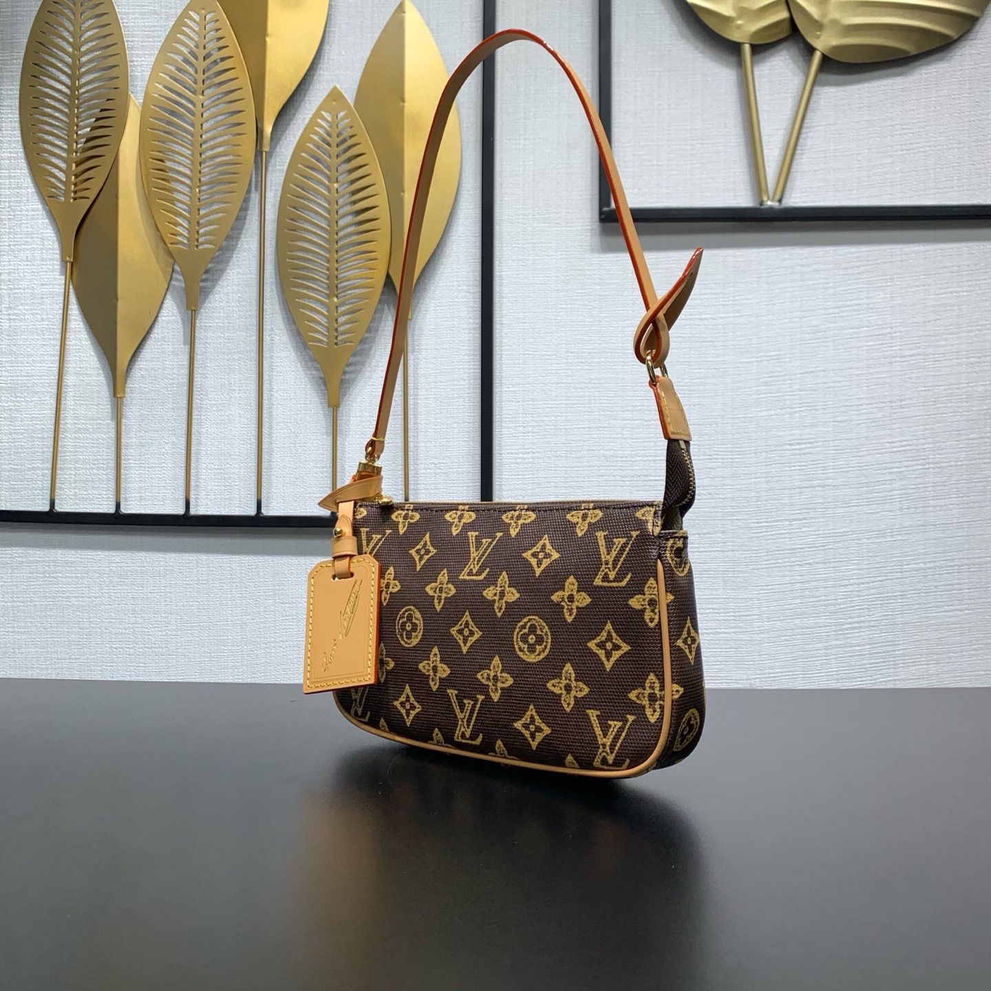 LV 原單 女款 Pochette Accessoires 腋下包 經典老花 簡約百搭款| 13 LV 原單 女款 Pochette Accessoires 腋下包 經典老花 簡約百搭款