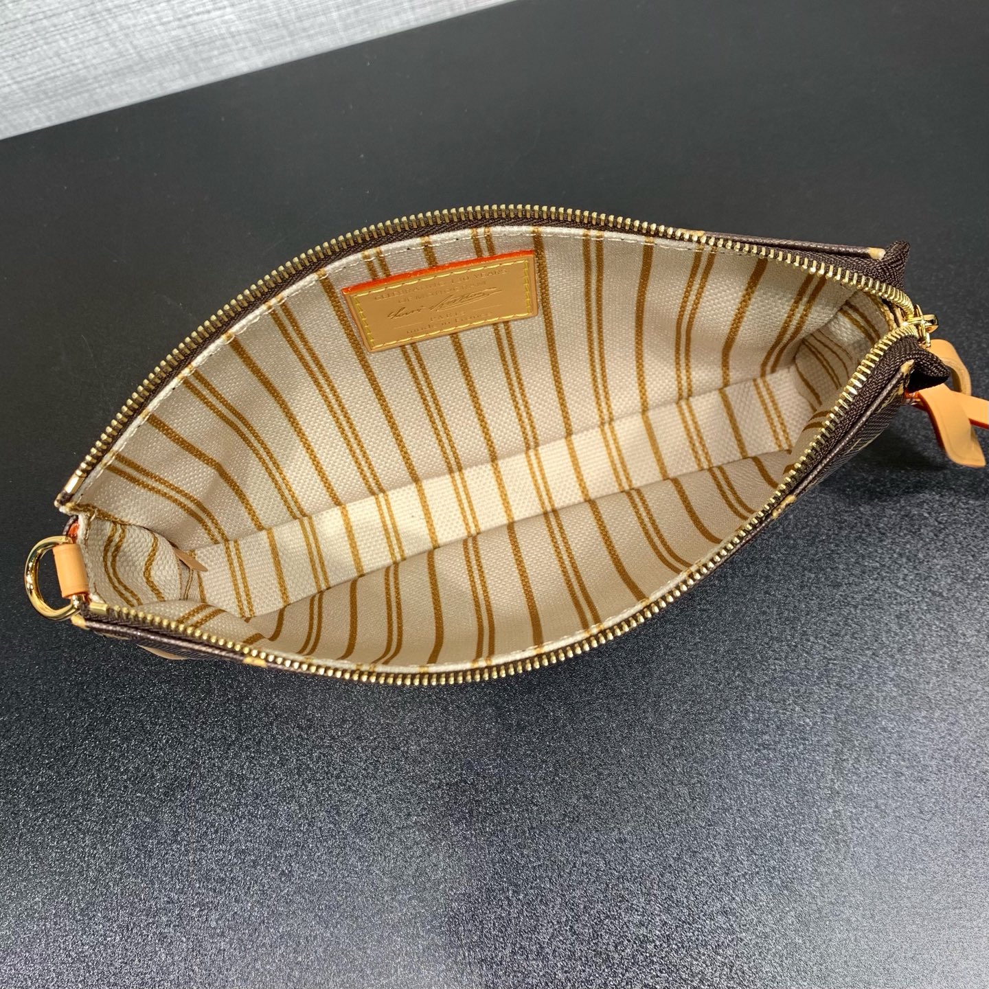 LV 原單 女款 Pochette Accessoires 腋下包 經典老花 簡約百搭款| 11 LV 原單 女款 Pochette Accessoires 腋下包 經典老花 簡約百搭款