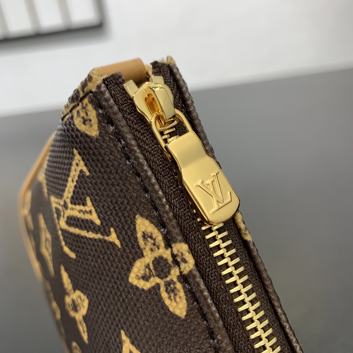 LV 原單 女款 Pochette Accessoires 腋下包 經典老花 簡約百搭款| 9 LV 原單 女款 Pochette Accessoires 腋下包 經典老花 簡約百搭款