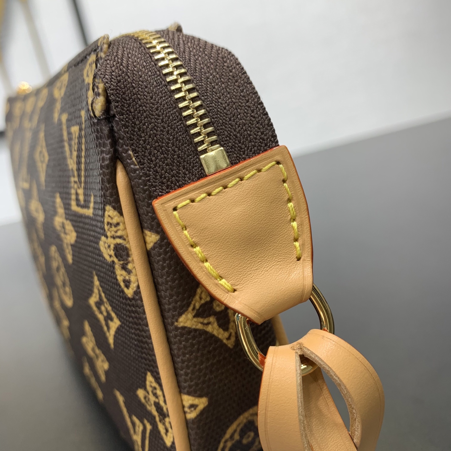 LV 原單 女款 Pochette Accessoires 腋下包 經典老花 簡約百搭款| 8 LV 原單 女款 Pochette Accessoires 腋下包 經典老花 簡約百搭款