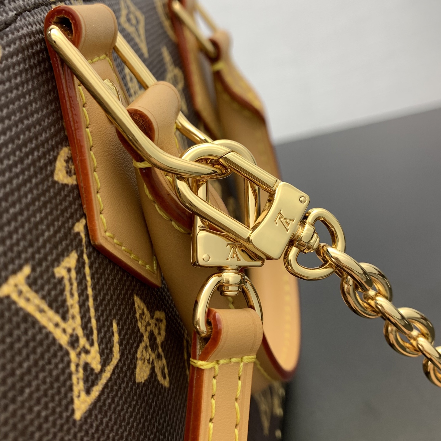 LV A貨 女款 Alma BB 手提包 經典老花 金鏈設計 優雅氣質款| 15 LV A貨 女款 Alma BB 手提包 經典老花 金鏈設計 優雅氣質款