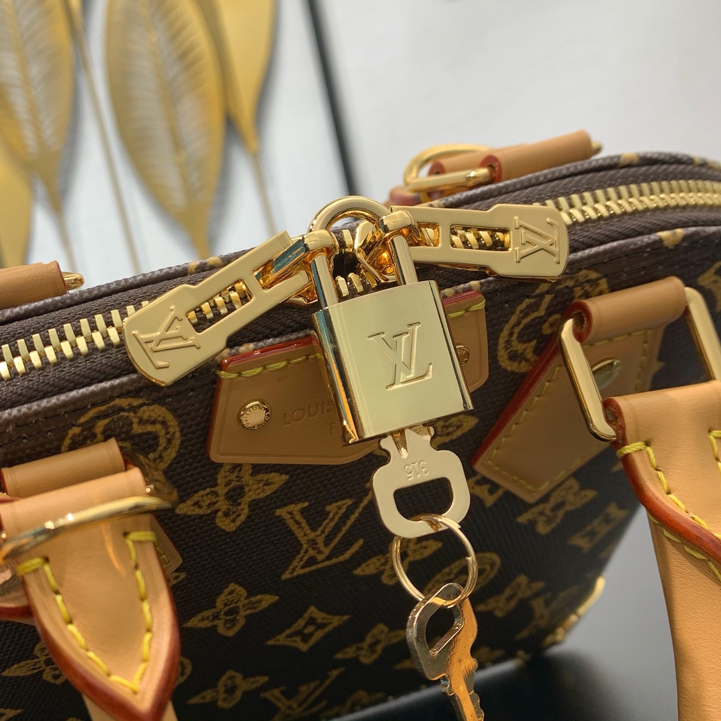 LV A貨 女款 Alma BB 手提包 經典老花 金鏈設計 優雅氣質款| 9 LV A貨 女款 Alma BB 手提包 經典老花 金鏈設計 優雅氣質款