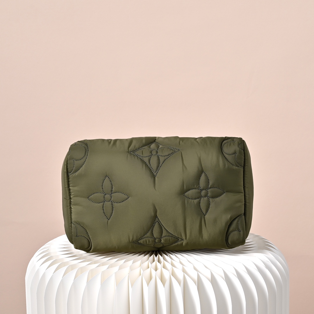 LV 高仿 女款 Pillow Speedy 枕頭包 軍綠色 輕量設計 休閒百搭款| 7 LV 高仿 女款 Pillow Speedy 枕頭包 軍綠色 輕量設計 休閒百搭款
