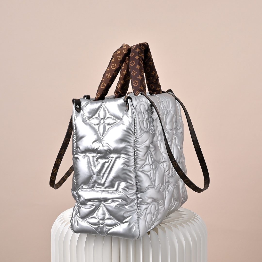 LV 高仿 女款 Pillow 托特包 銀色金屬光澤 大容量設計 時尚通勤款| 14 LV 高仿 女款 Pillow 托特包 銀色金屬光澤 大容量設計 時尚通勤款