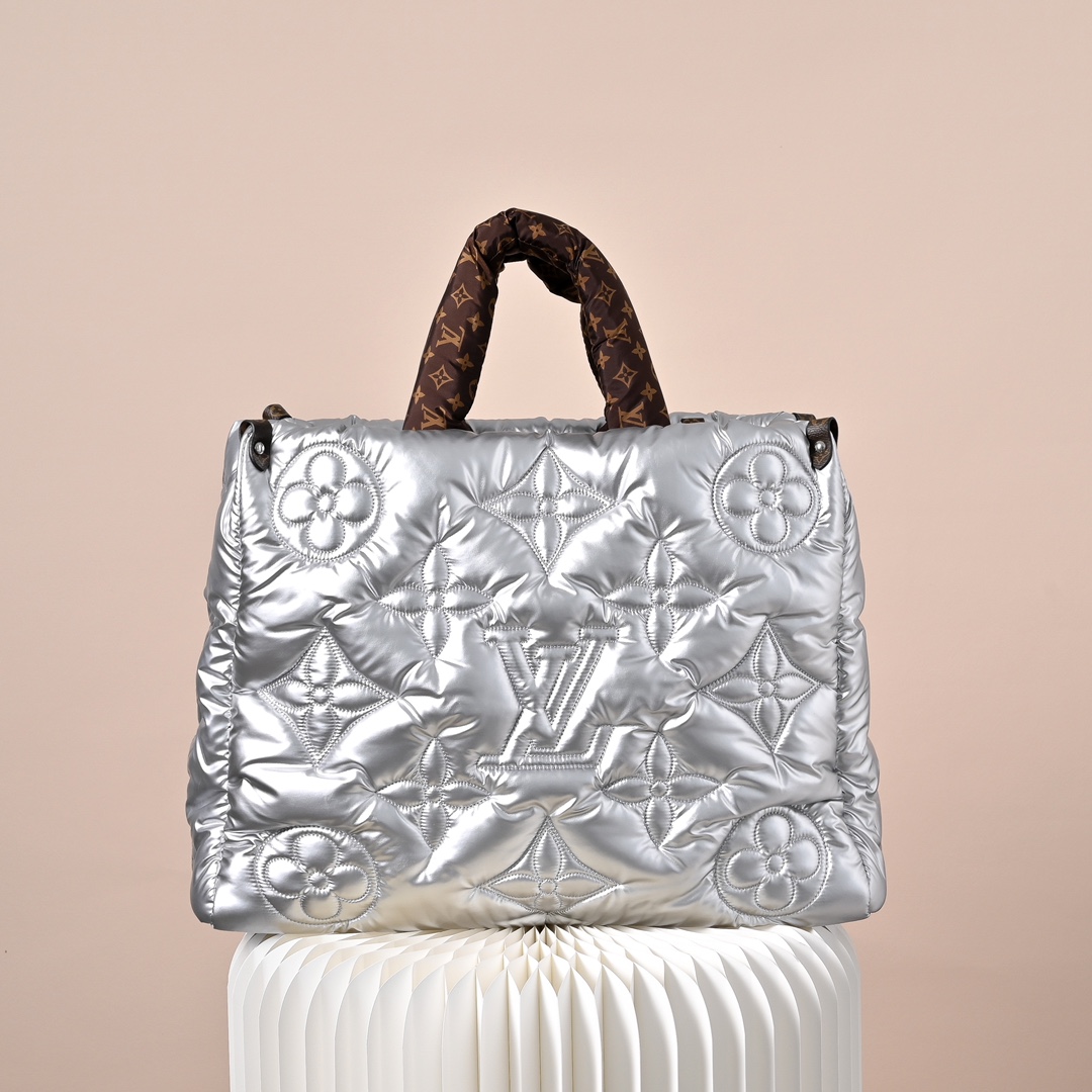 LV 高仿 女款 Pillow 托特包 銀色金屬光澤 大容量設計 時尚通勤款| 13 LV 高仿 女款 Pillow 托特包 銀色金屬光澤 大容量設計 時尚通勤款