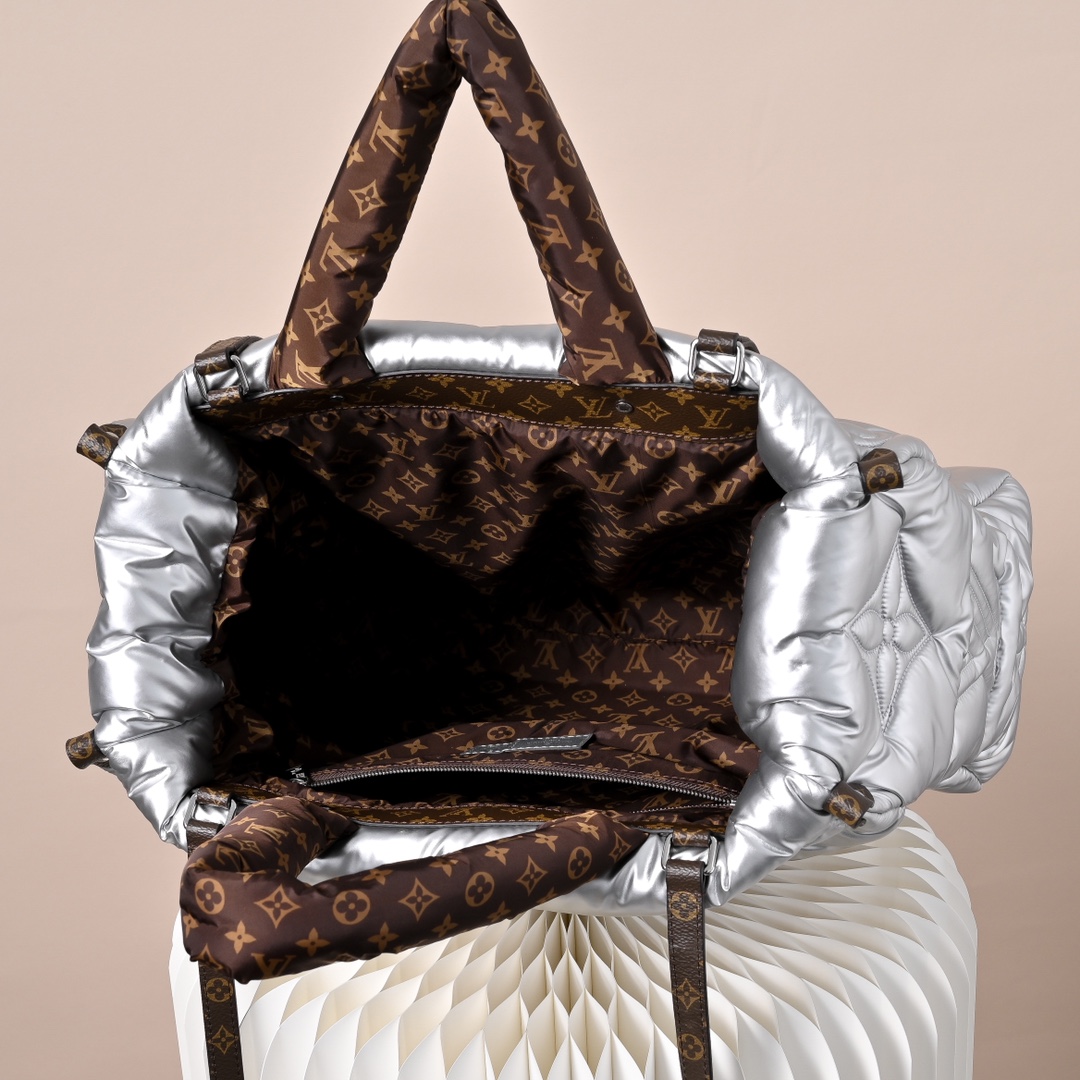 LV 高仿 女款 Pillow 托特包 銀色金屬光澤 大容量設計 時尚通勤款| 9 LV 高仿 女款 Pillow 托特包 銀色金屬光澤 大容量設計 時尚通勤款