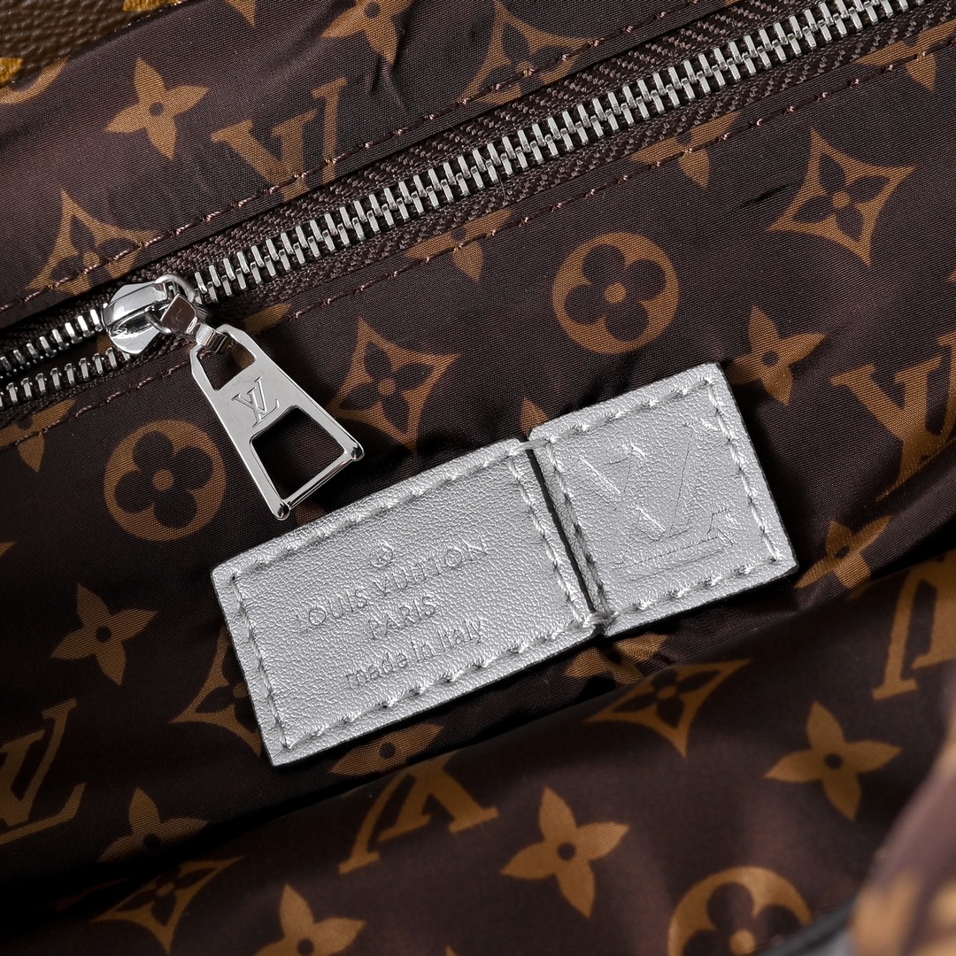 LV 高仿 女款 Pillow 托特包 銀色金屬光澤 大容量設計 時尚通勤款| 8 LV 高仿 女款 Pillow 托特包 銀色金屬光澤 大容量設計 時尚通勤款