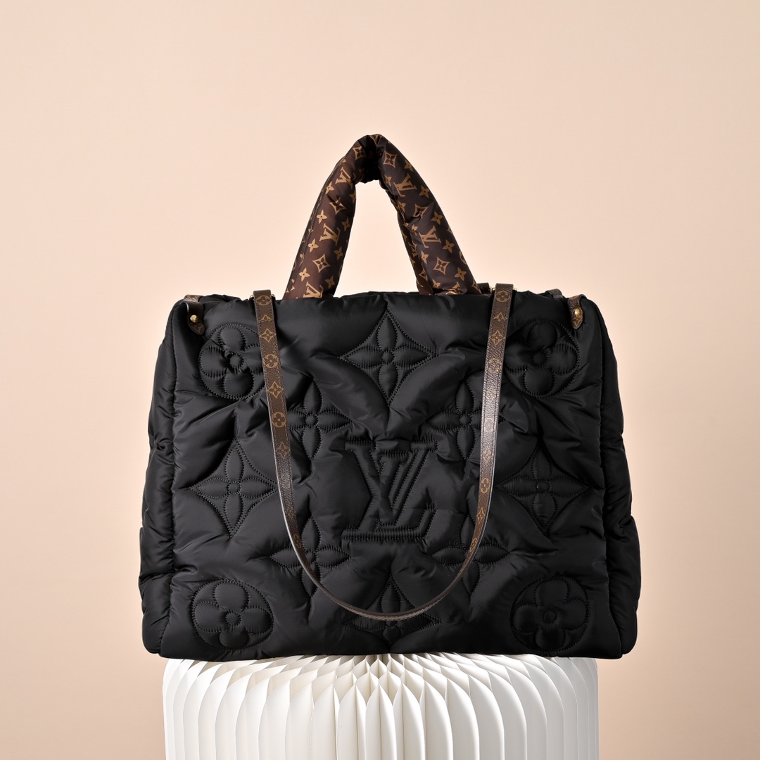 LV 一比一 女款 Pillow 托特包 黑色 壓紋設計 輕量大容量款| 14 LV 一比一 女款 Pillow 托特包 黑色 壓紋設計 輕量大容量款