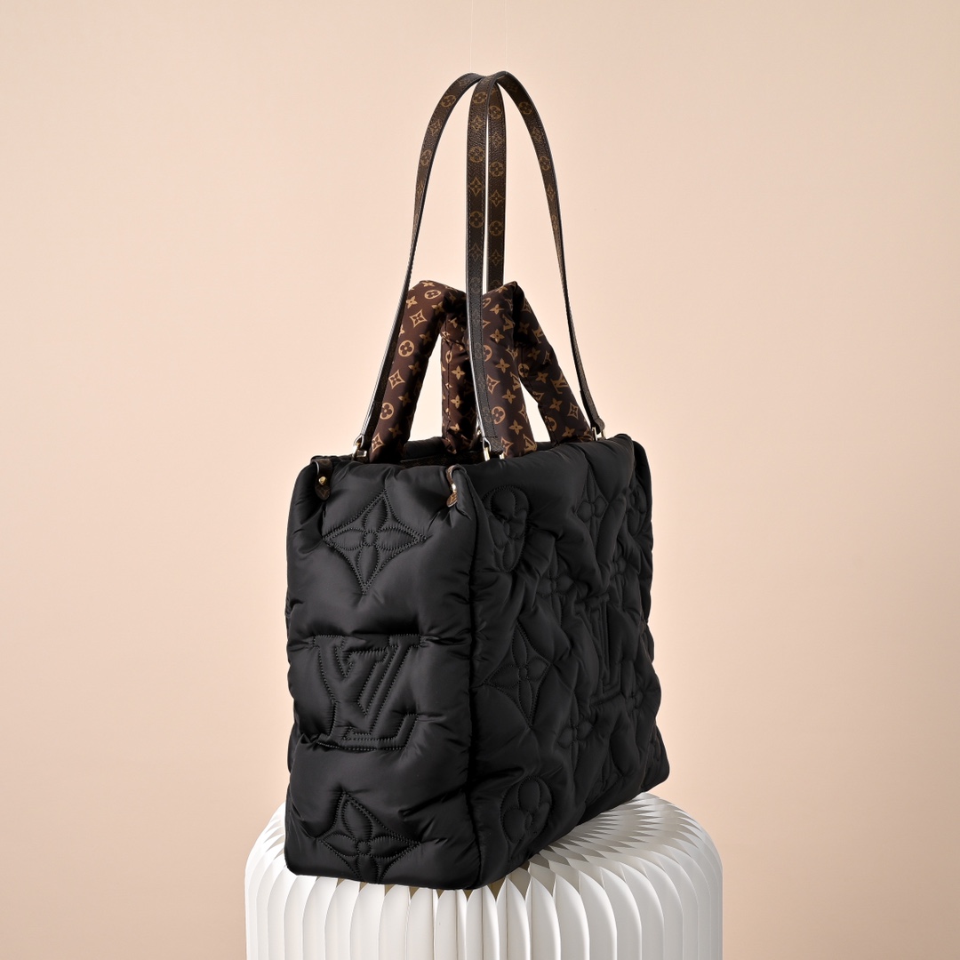 LV 一比一 女款 Pillow 托特包 黑色 壓紋設計 輕量大容量款| 13 LV 一比一 女款 Pillow 托特包 黑色 壓紋設計 輕量大容量款