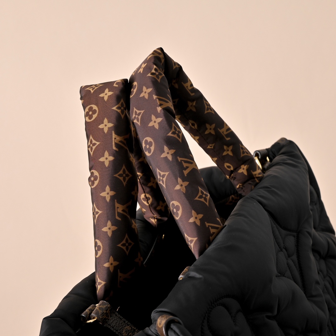 LV 一比一 女款 Pillow 托特包 黑色 壓紋設計 輕量大容量款| 12 LV 一比一 女款 Pillow 托特包 黑色 壓紋設計 輕量大容量款