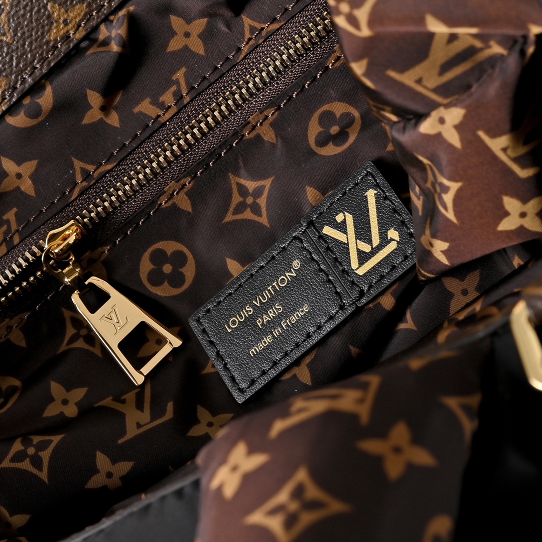 LV 一比一 女款 Pillow 托特包 黑色 壓紋設計 輕量大容量款| 8 LV 一比一 女款 Pillow 托特包 黑色 壓紋設計 輕量大容量款
