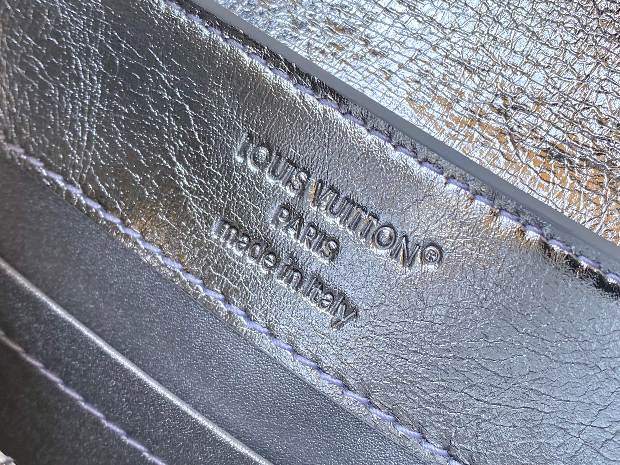 LV 高仿 女款 Capucines 迷你手提包 銀色金屬款 時尚潮流設計| 9 LV 高仿 女款 Capucines 迷你手提包 銀色金屬款 時尚潮流設計