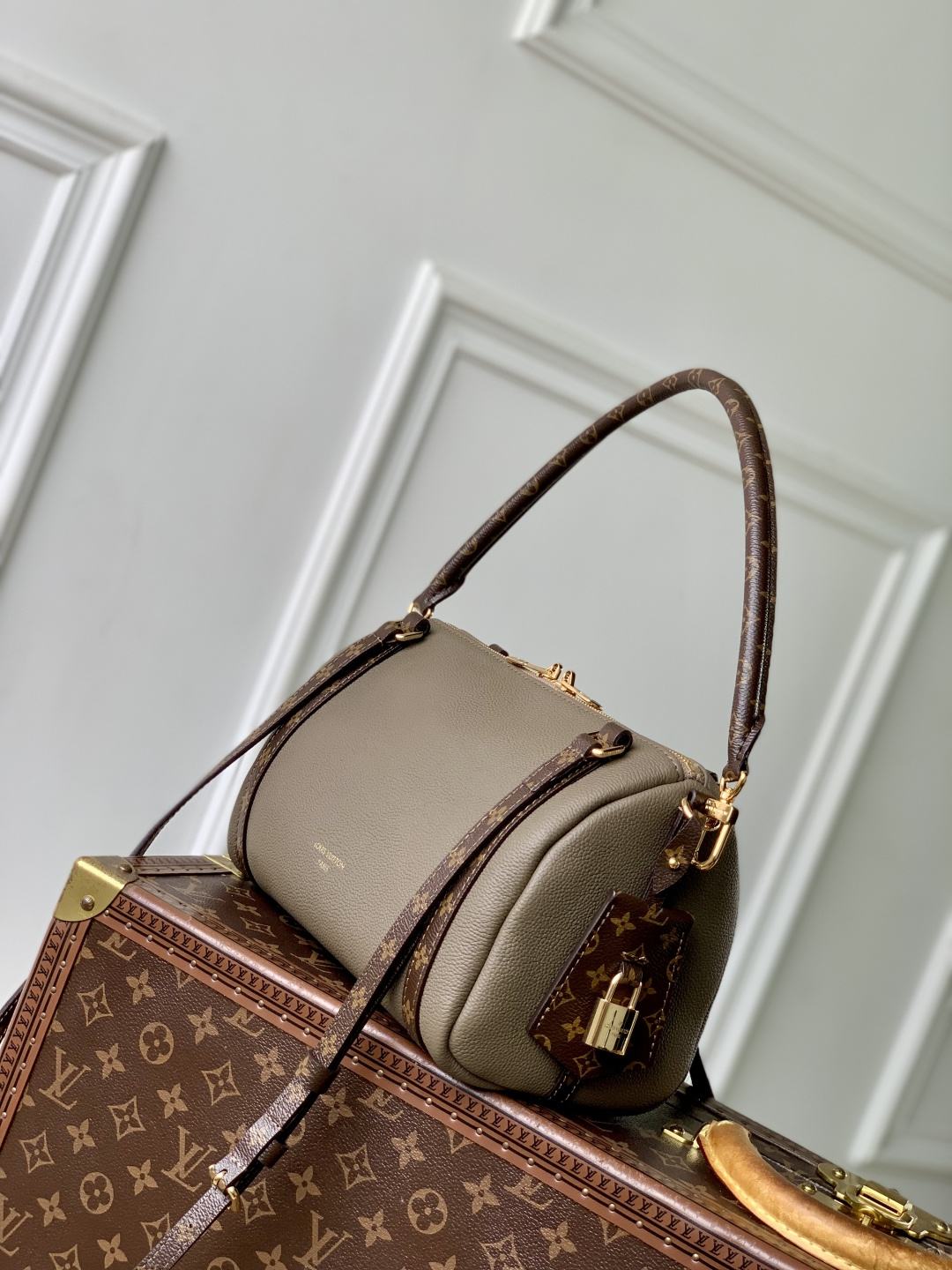 LV 高仿 女款 手提包 奶茶色拼接設計 優雅氣質通勤款| 14 LV 高仿 女款 手提包 奶茶色拼接設計 優雅氣質通勤款