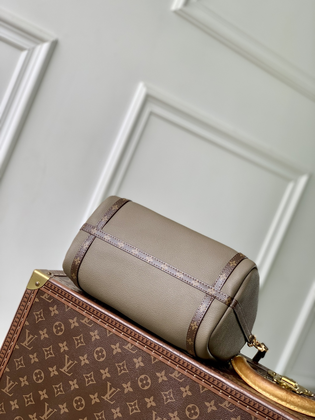 LV 高仿 女款 手提包 奶茶色拼接設計 優雅氣質通勤款| 12 LV 高仿 女款 手提包 奶茶色拼接設計 優雅氣質通勤款